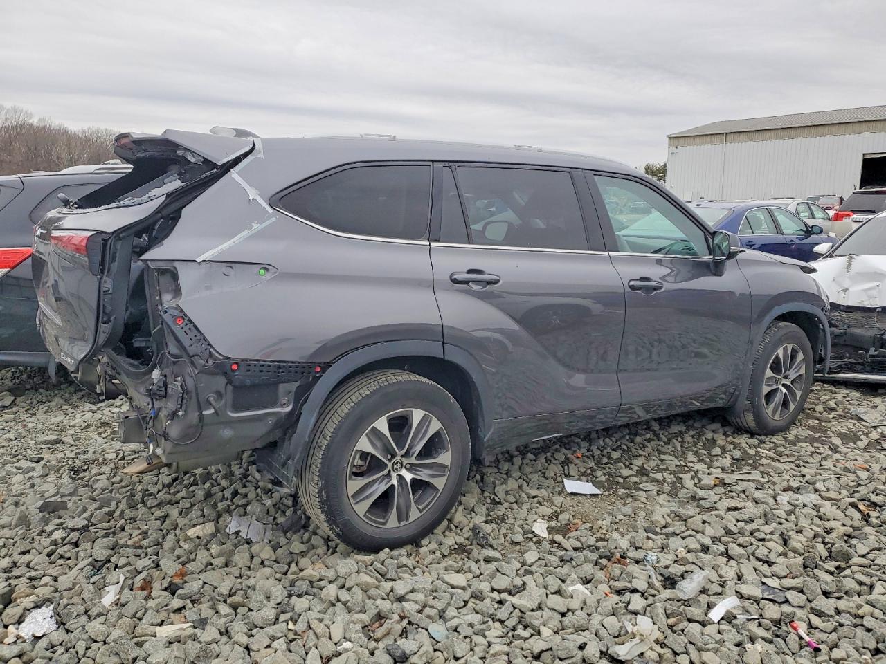 2022 Toyota Highlander Xle Charcoal vin: 5TDHZRBH5NS577241