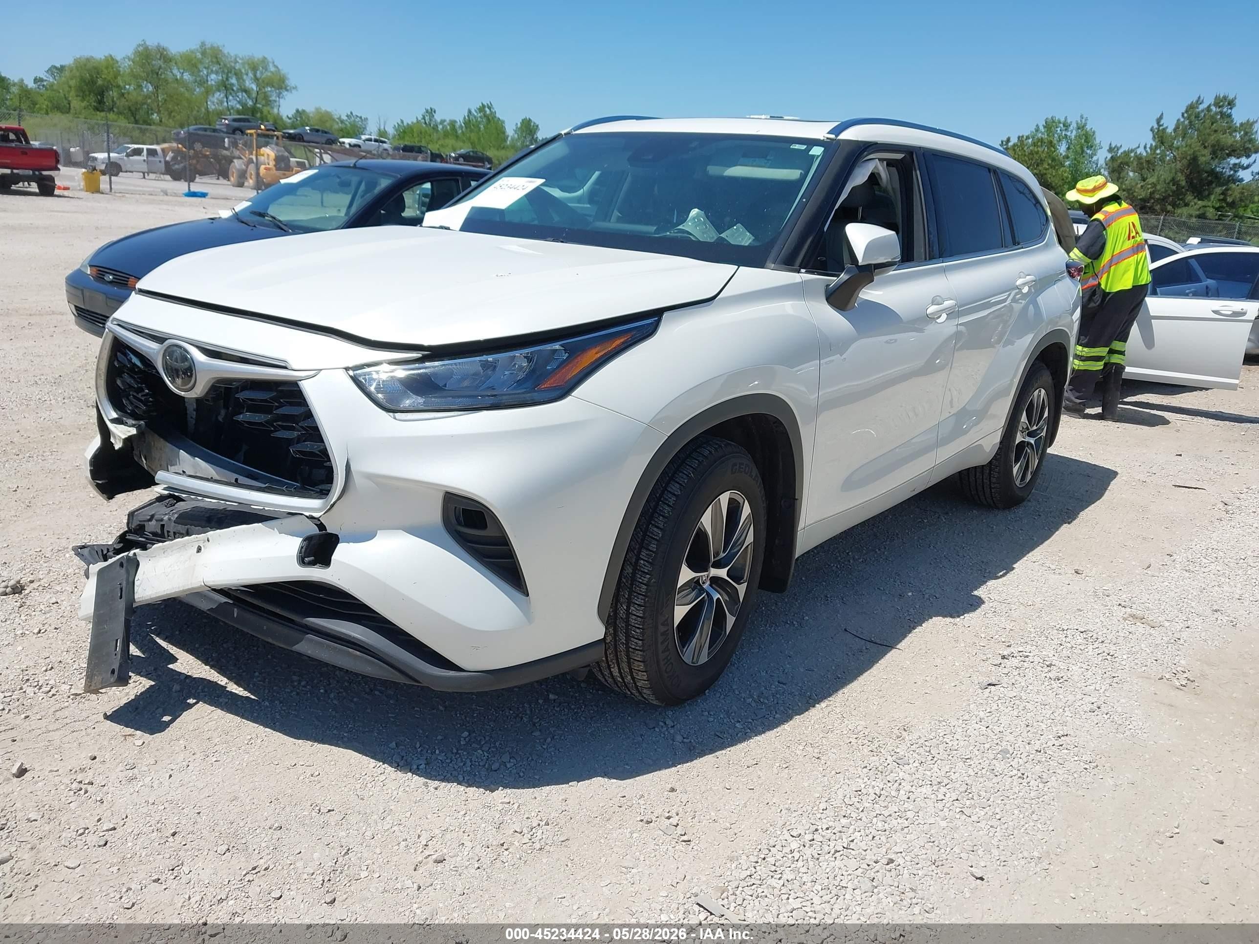 2020 Toyota Highlander Xle Белый vin: 5TDHZRBH9LS502717