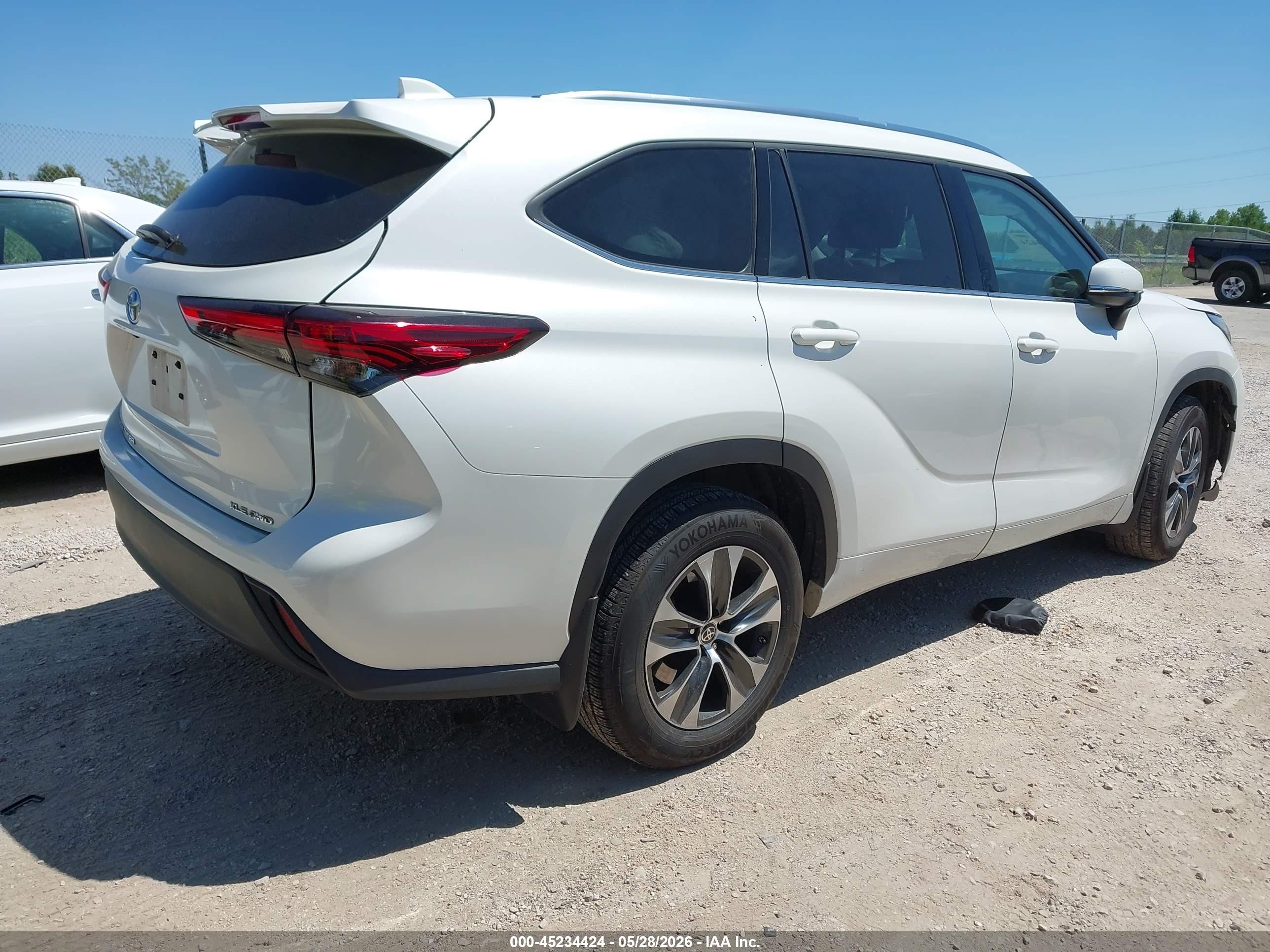2020 Toyota Highlander Xle Белый vin: 5TDHZRBH9LS502717