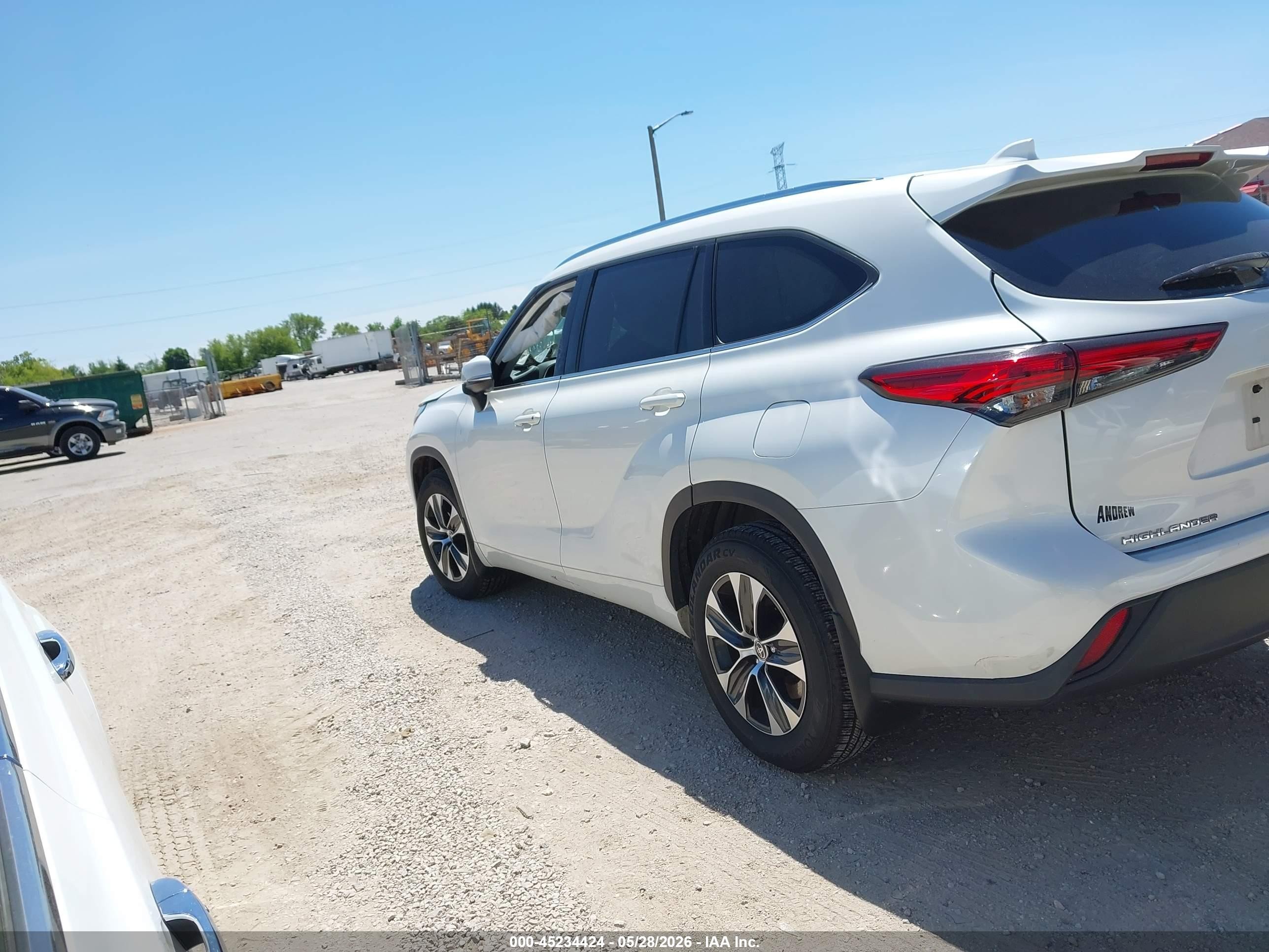 2020 Toyota Highlander Xle Белый vin: 5TDHZRBH9LS502717