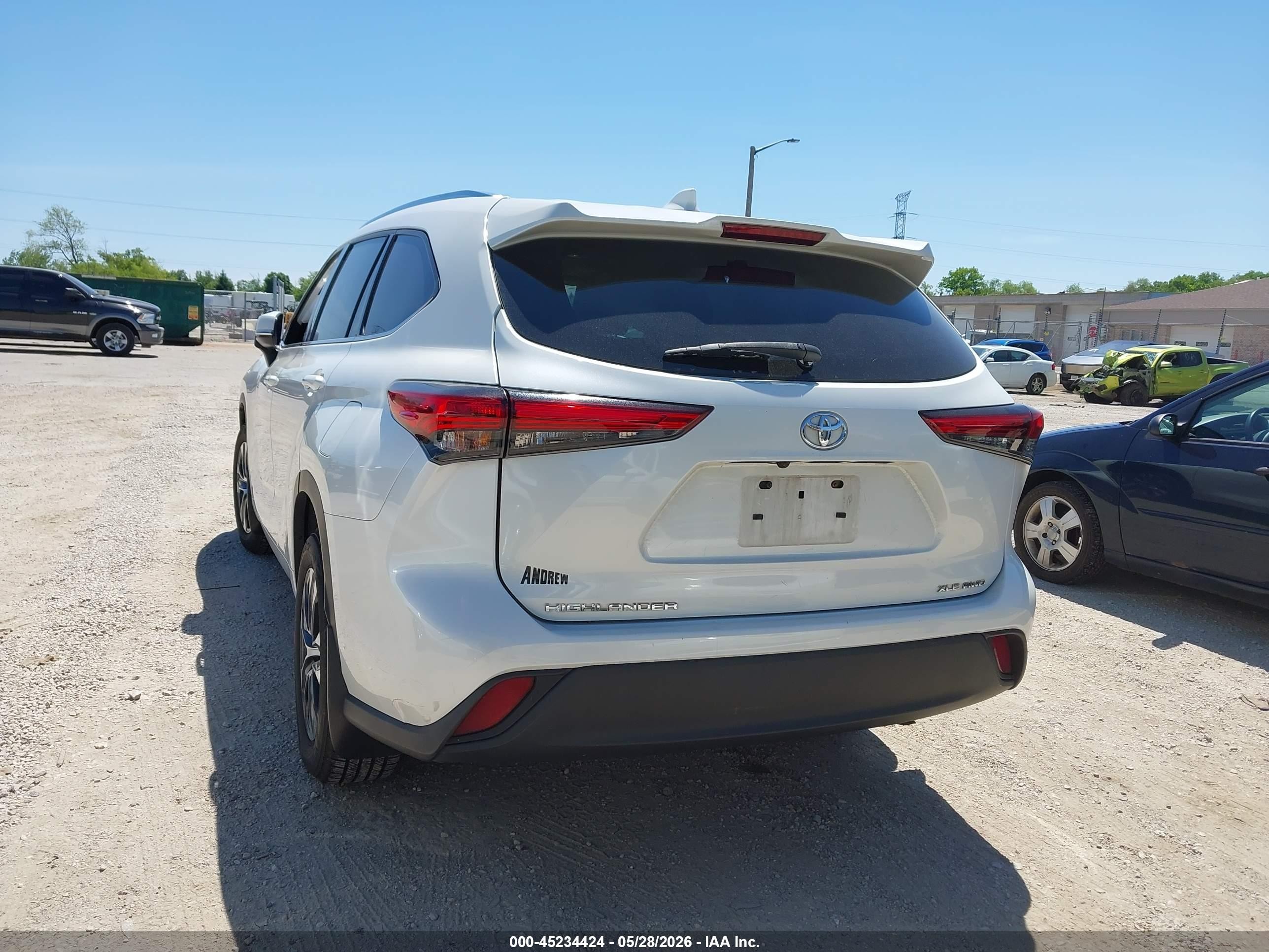 2020 Toyota Highlander Xle Белый vin: 5TDHZRBH9LS502717