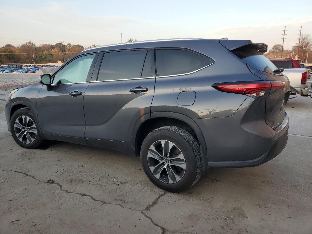 2021 Toyota Highlander Xle Gray vin: 5TDHZRBH9MS107079