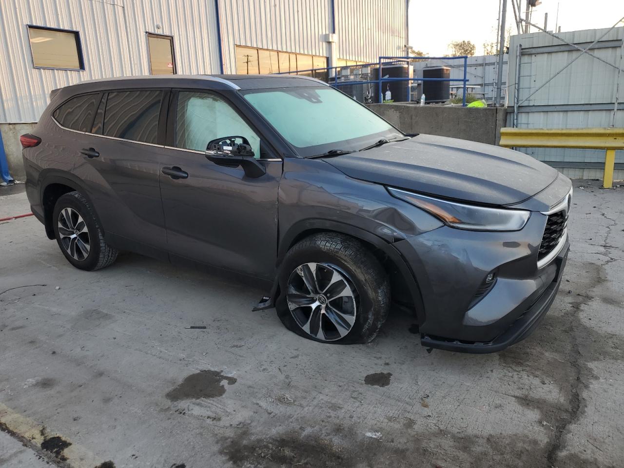 2021 Toyota Highlander Xle Gray vin: 5TDHZRBH9MS107079