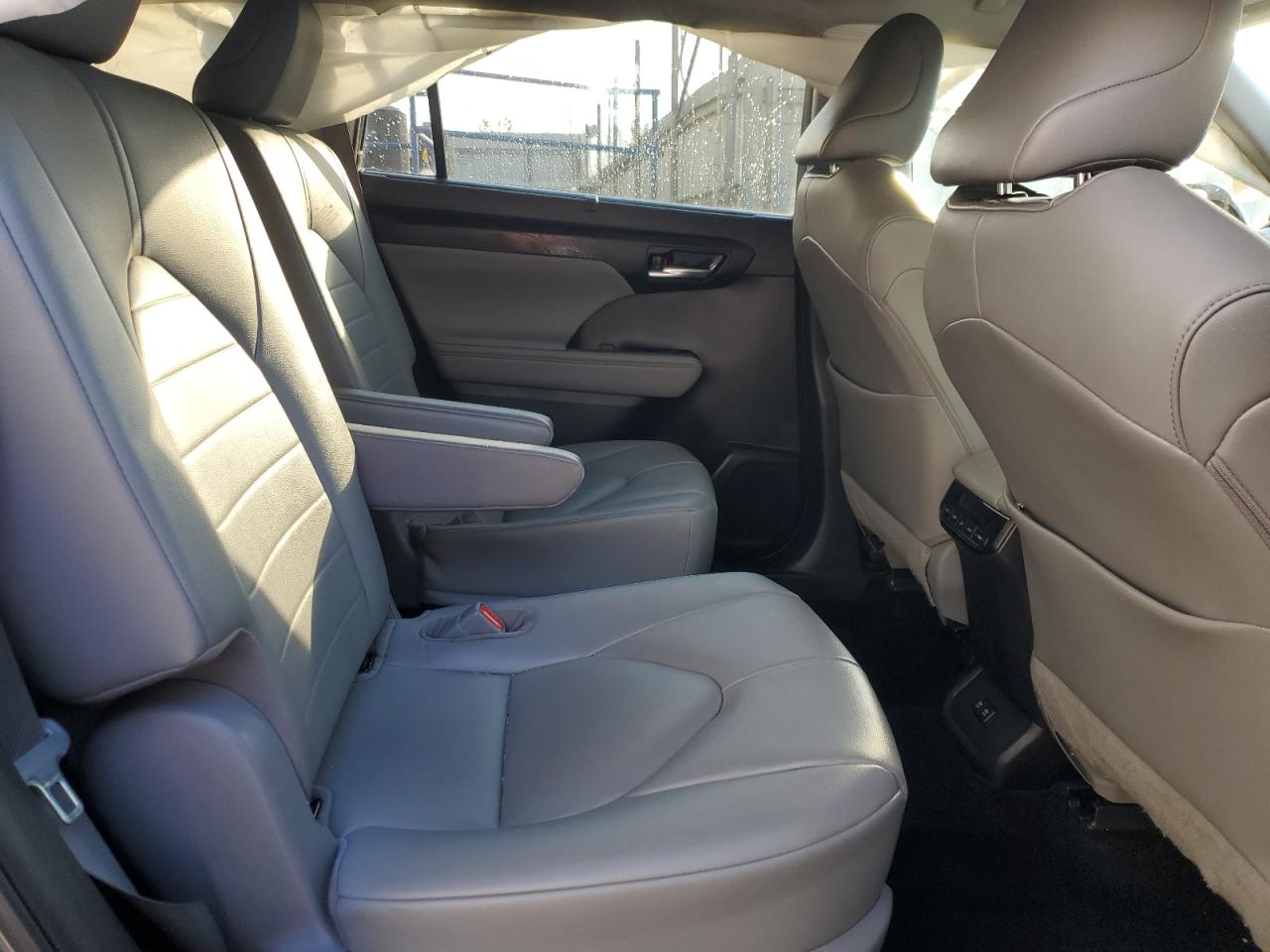 2021 Toyota Highlander Xle Gray vin: 5TDHZRBH9MS107079