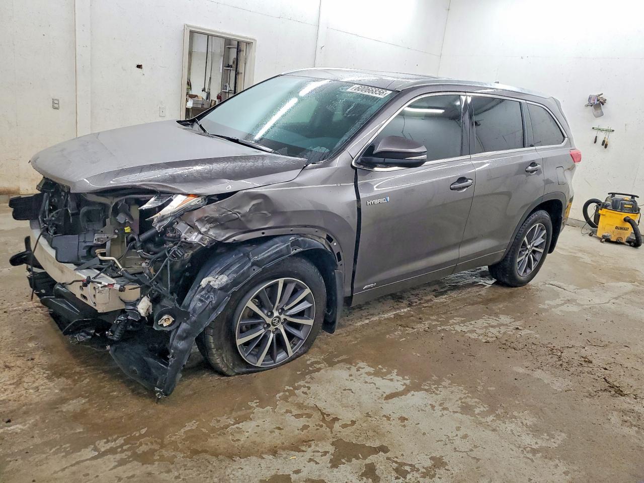 2018 Toyota Highlander Hybrid Xle Gray vin: 5TDJGRFH2JS037115