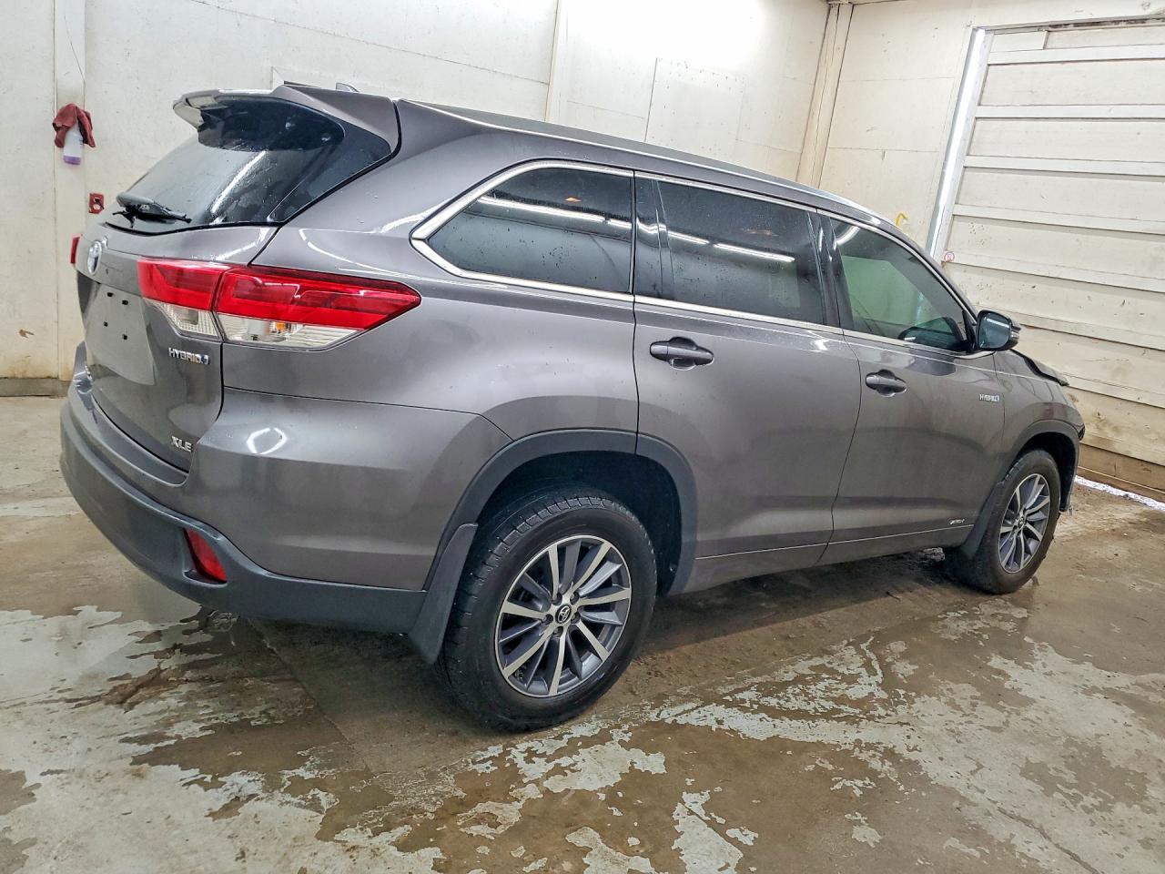 2018 Toyota Highlander Hybrid Xle Gray vin: 5TDJGRFH2JS037115