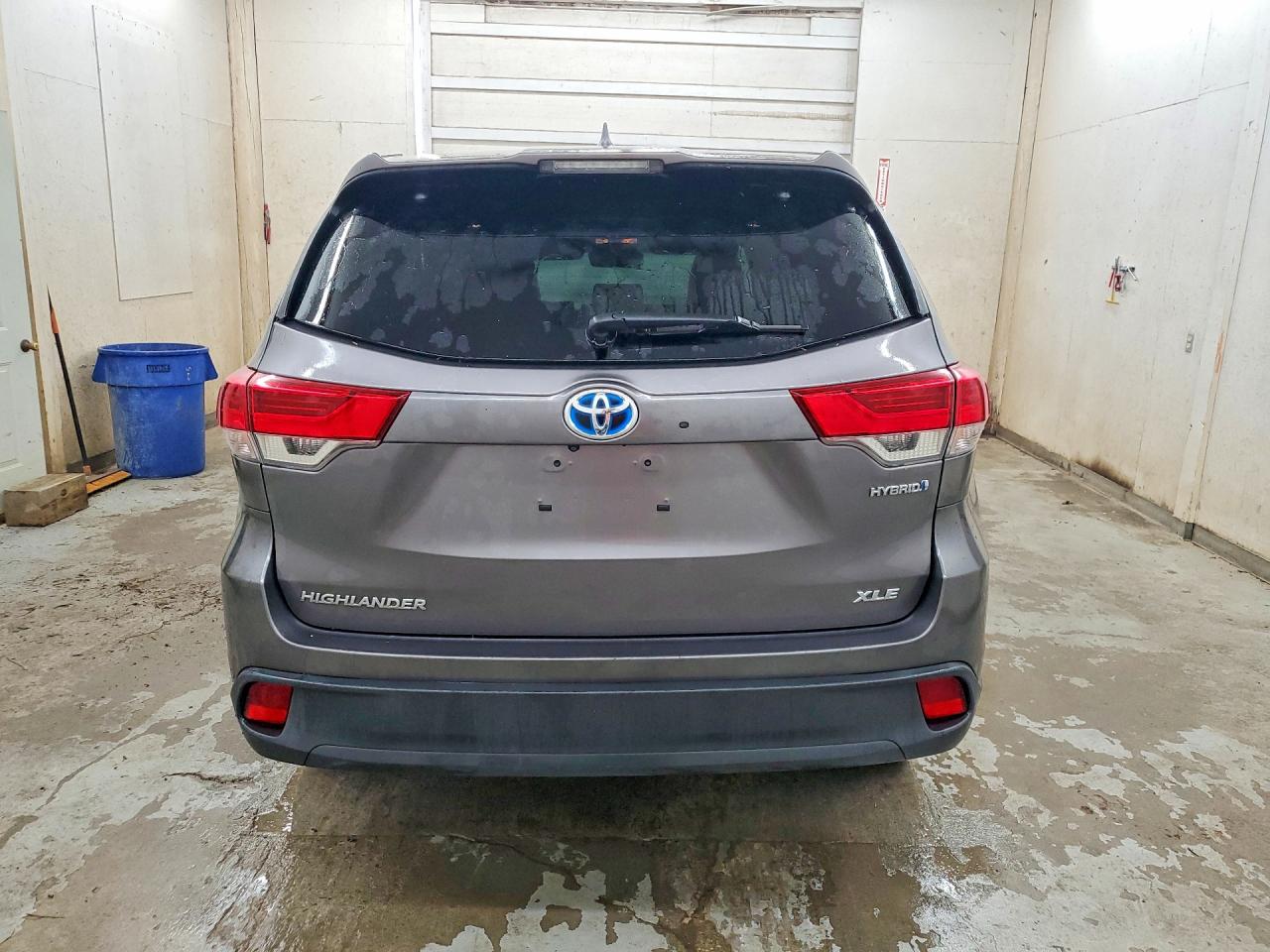 2018 Toyota Highlander Hybrid Xle Gray vin: 5TDJGRFH2JS037115