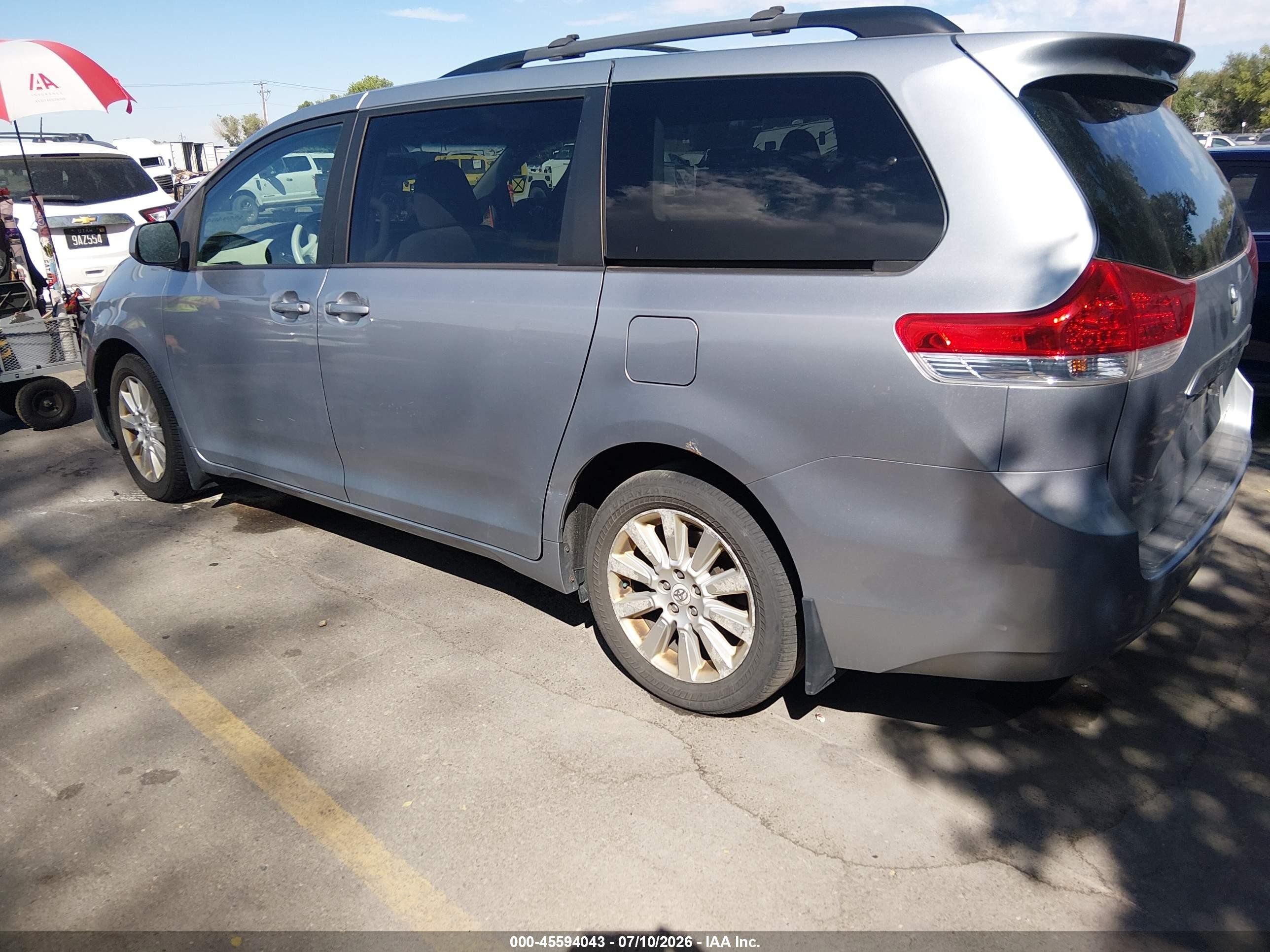 2011 Toyota Sienna Le Silver vin: 5TDJK3DC0BS012721