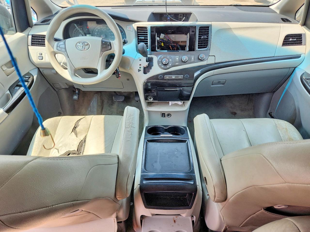 2011 Toyota Sienna Le Burgundy vin: 5TDJK3DC0BS023346