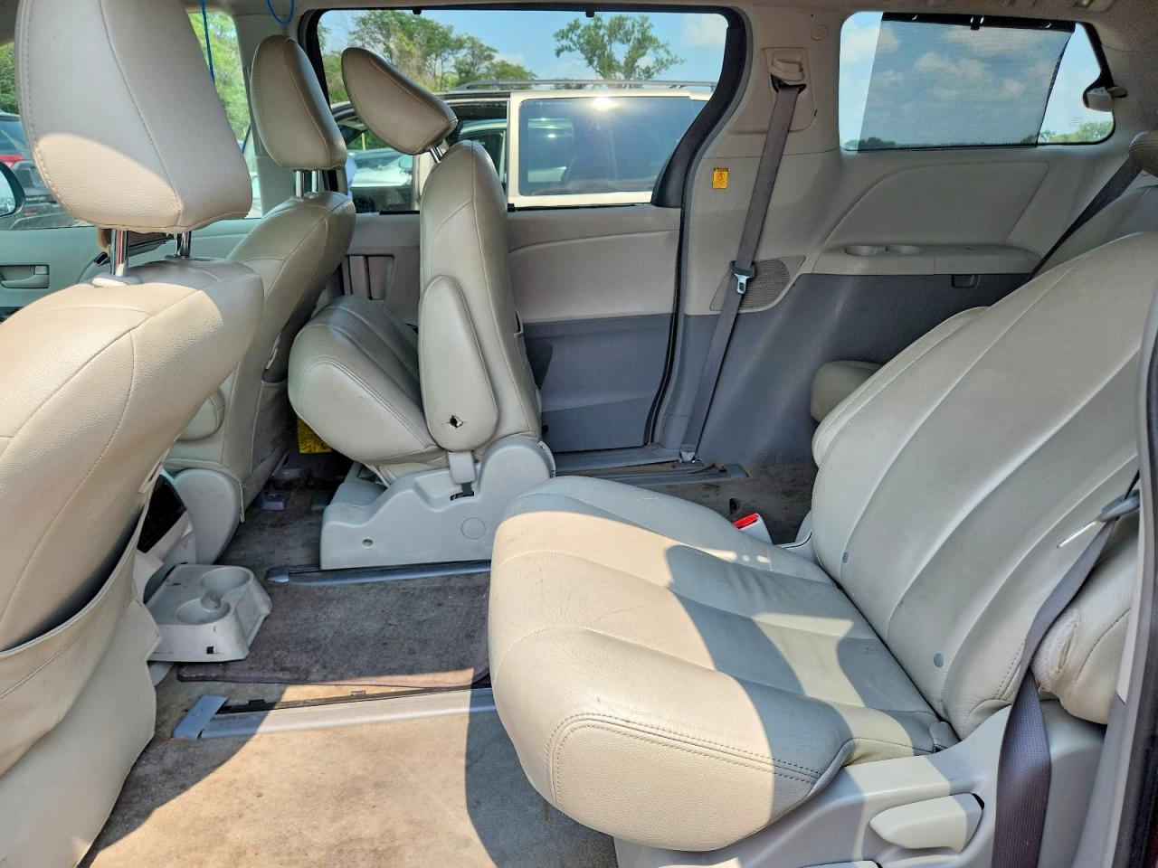 2011 Toyota Sienna Le Burgundy vin: 5TDJK3DC0BS023346