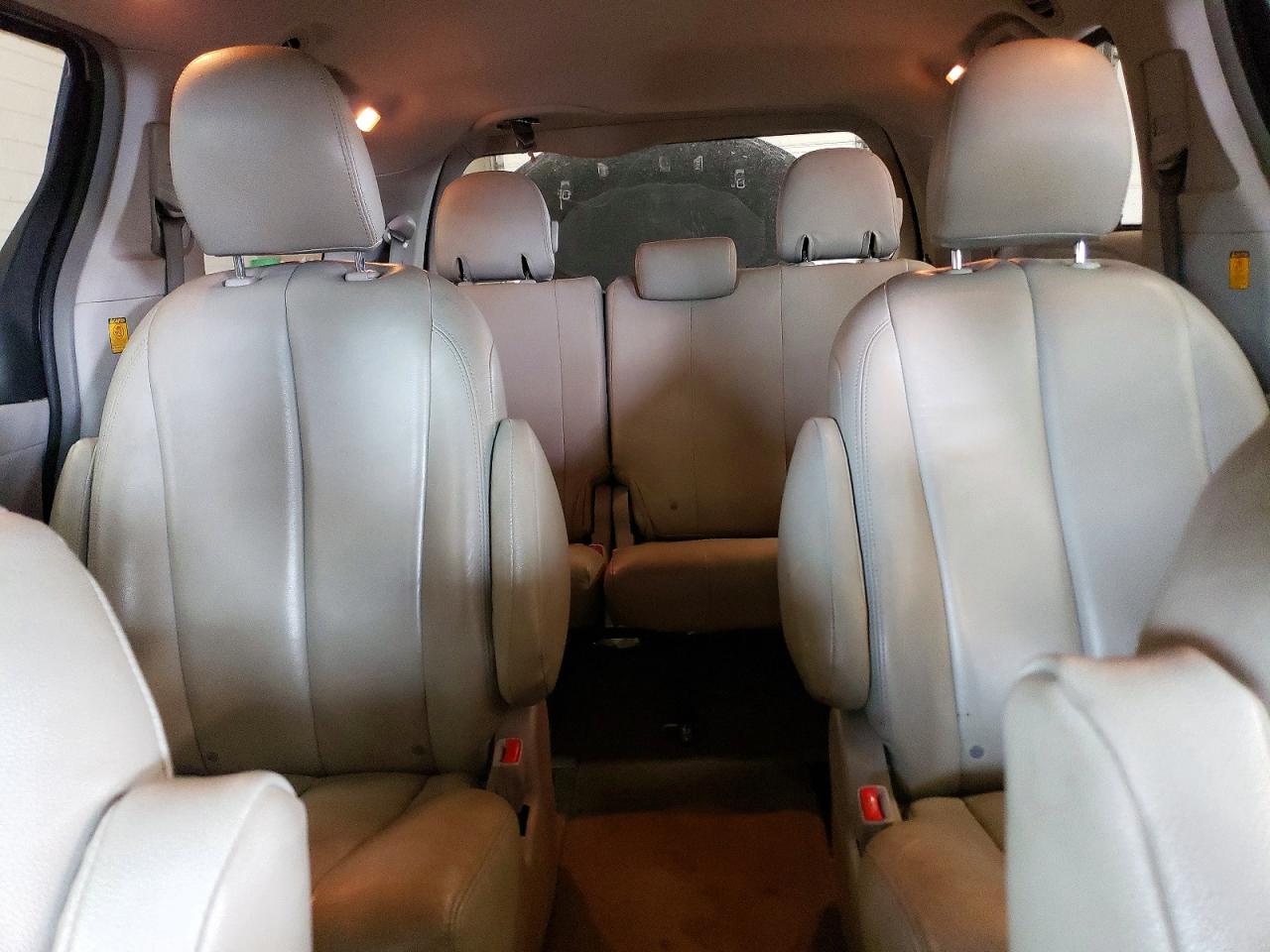 2012 Toyota Sienna Le Silver vin: 5TDJK3DC0CS034042