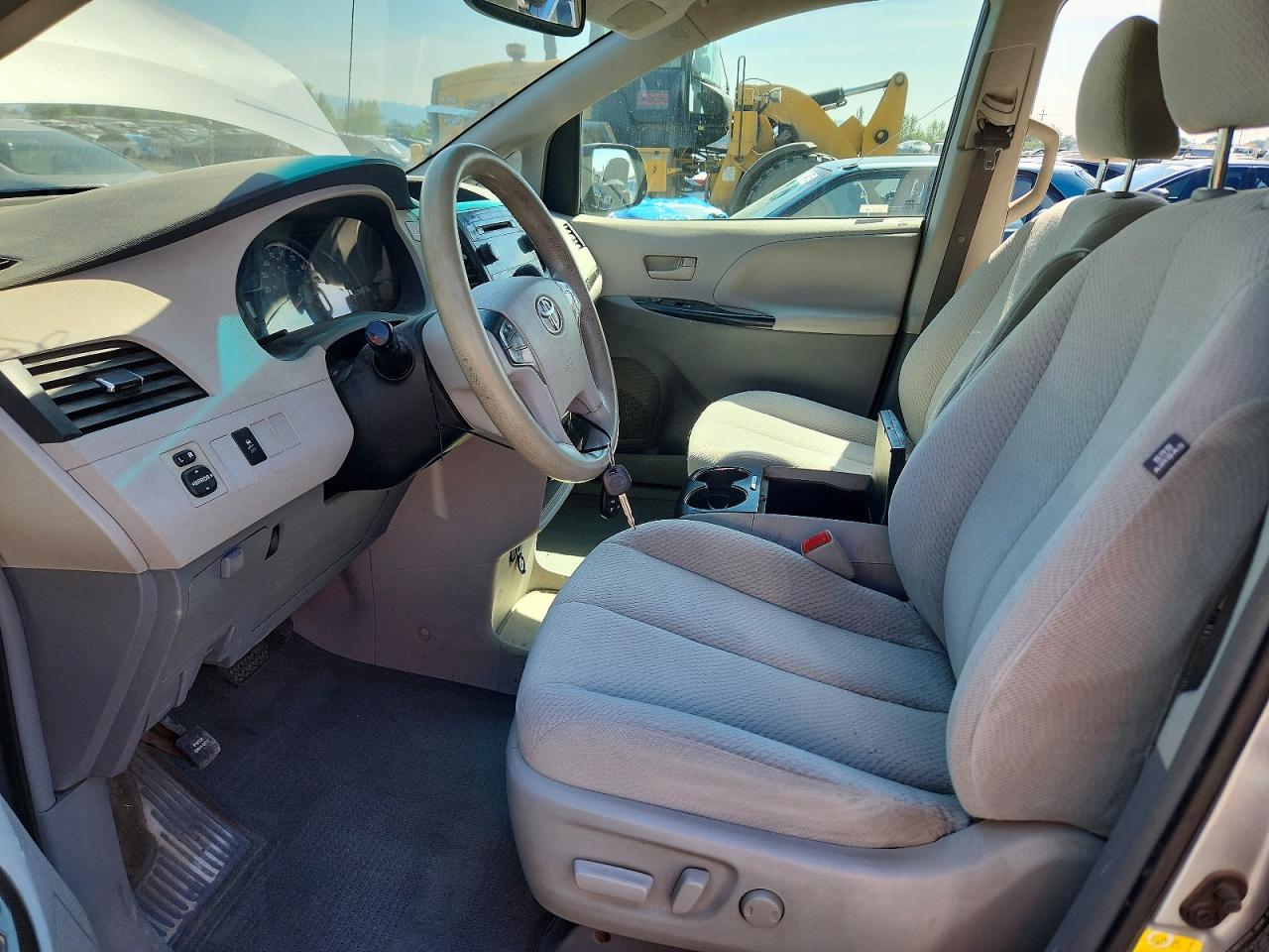 2012 Toyota Sienna Le Silver vin: 5TDJK3DC0CS037460
