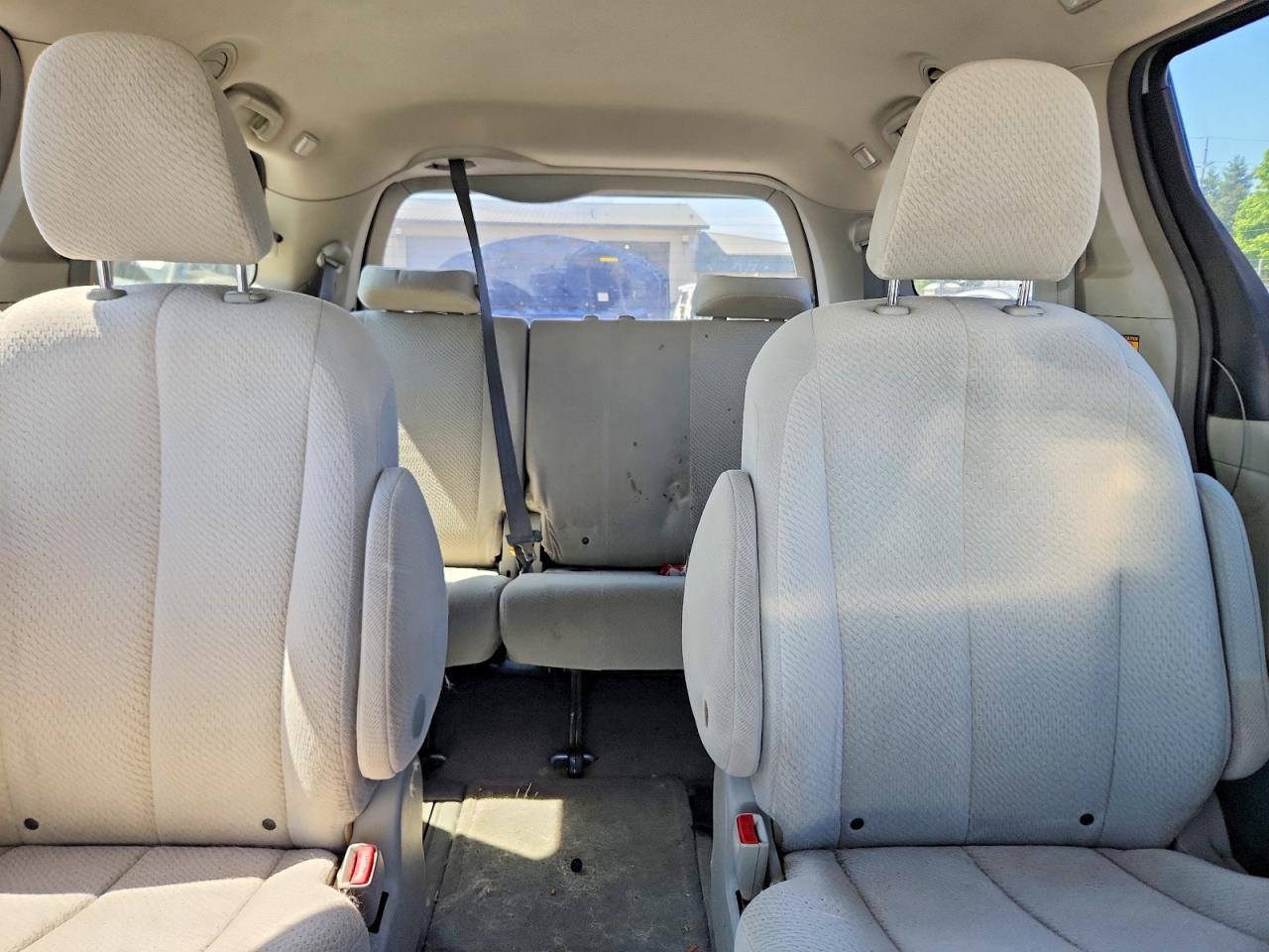 2012 Toyota Sienna Le Silver vin: 5TDJK3DC0CS037460