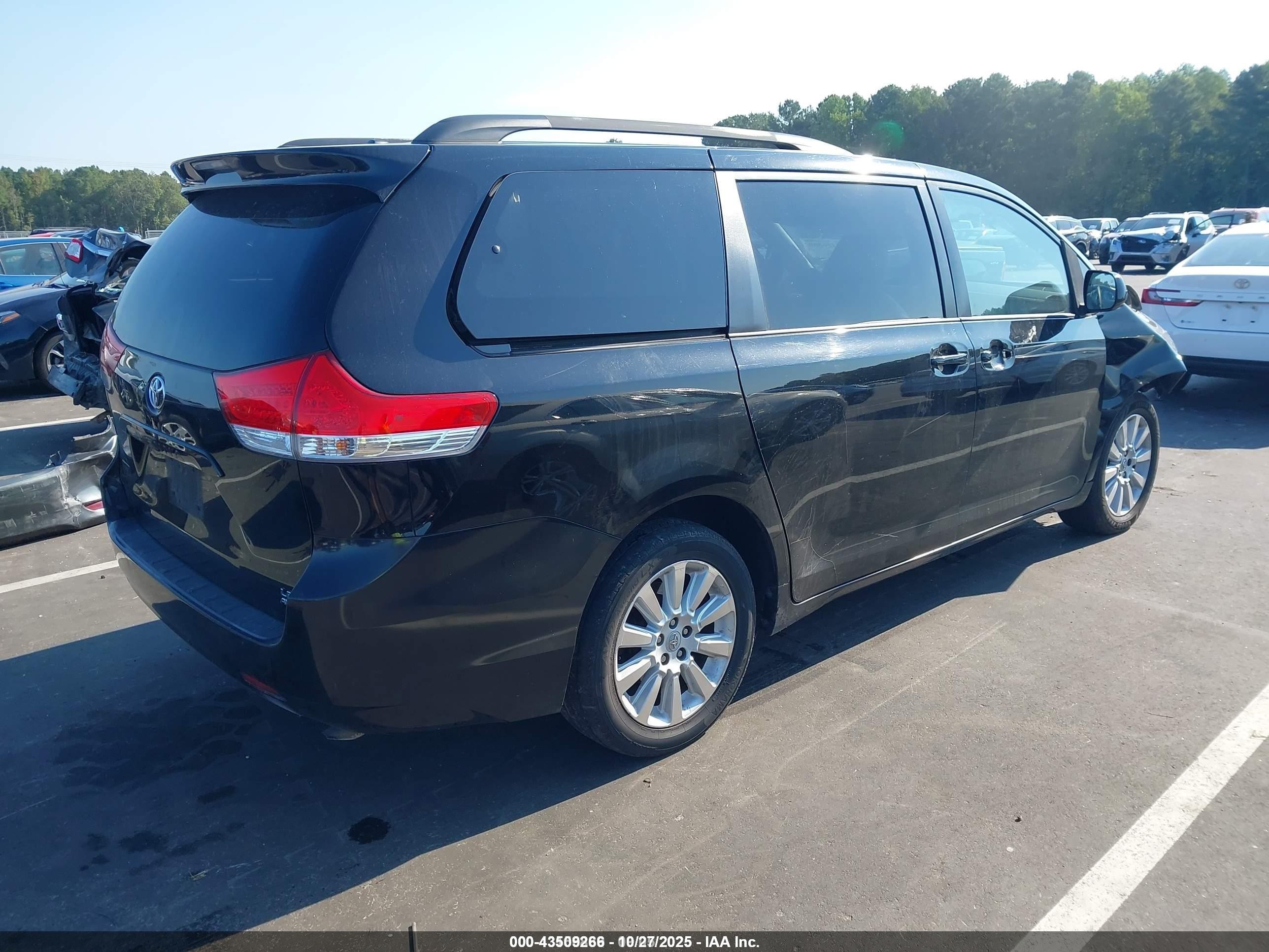 2012 Toyota Sienna Le 7 Passenger Black vin: 5TDJK3DC0CS038107