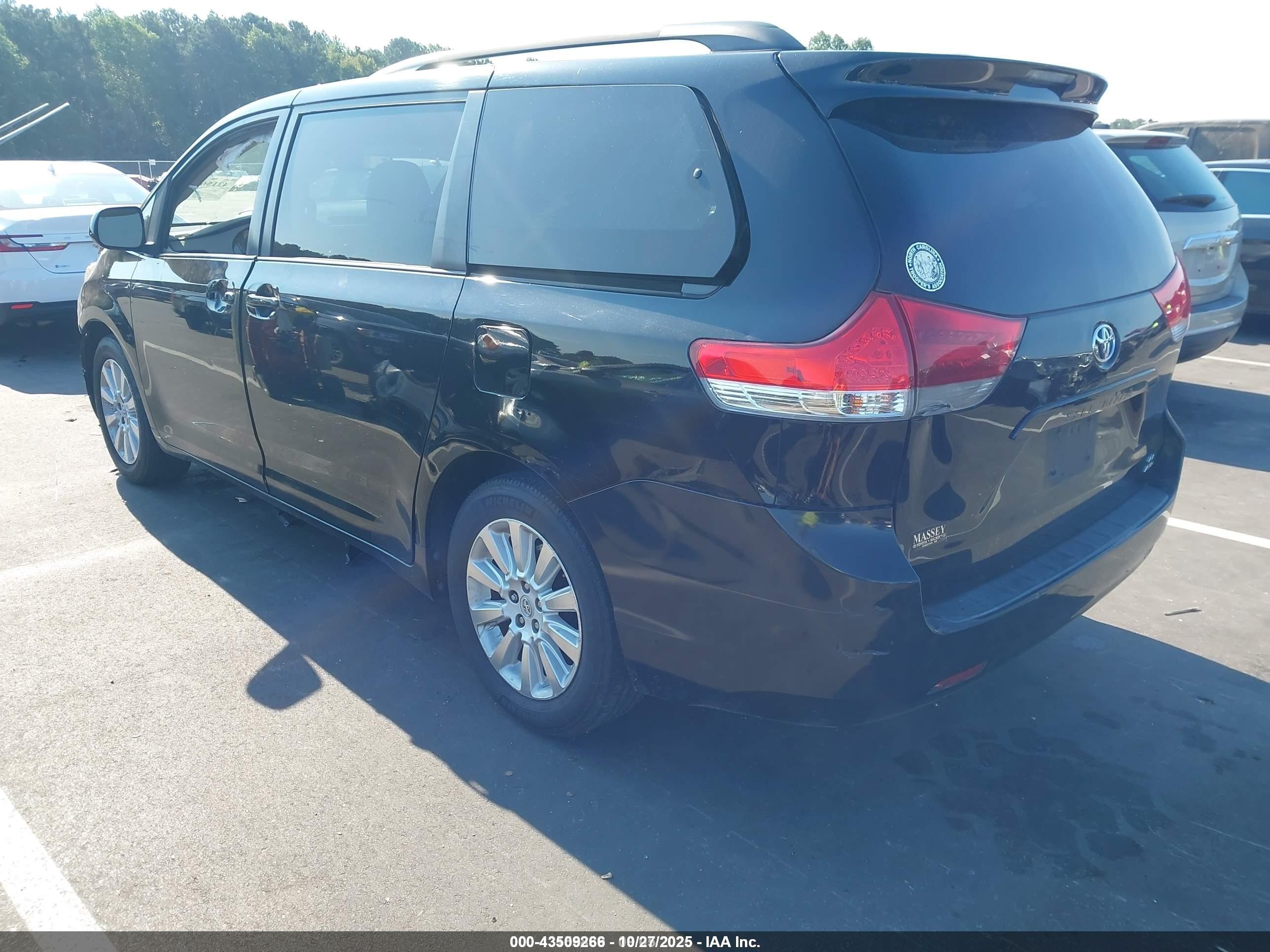 2012 Toyota Sienna Le 7 Passenger Black vin: 5TDJK3DC0CS038107