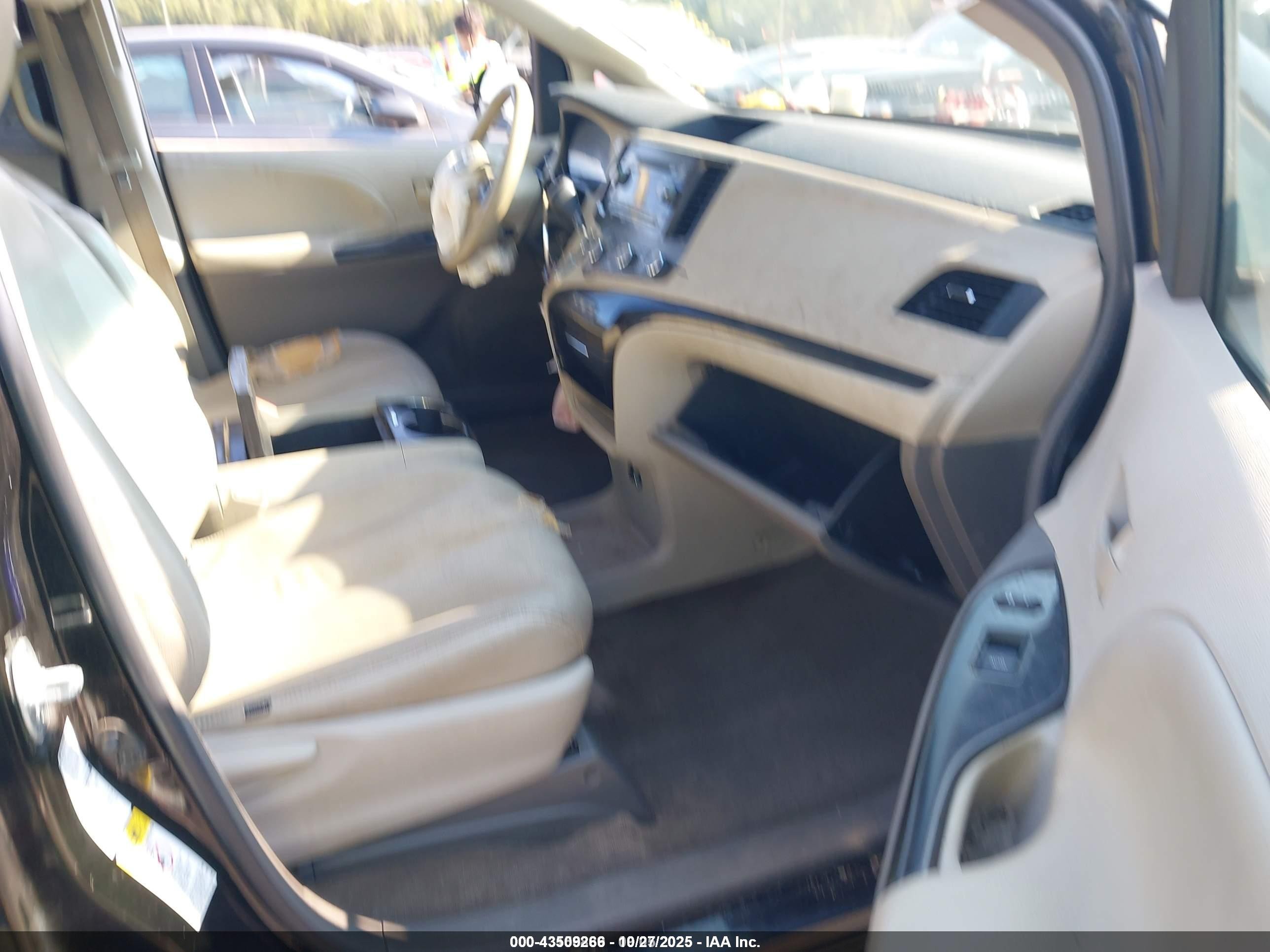 2012 Toyota Sienna Le 7 Passenger Black vin: 5TDJK3DC0CS038107