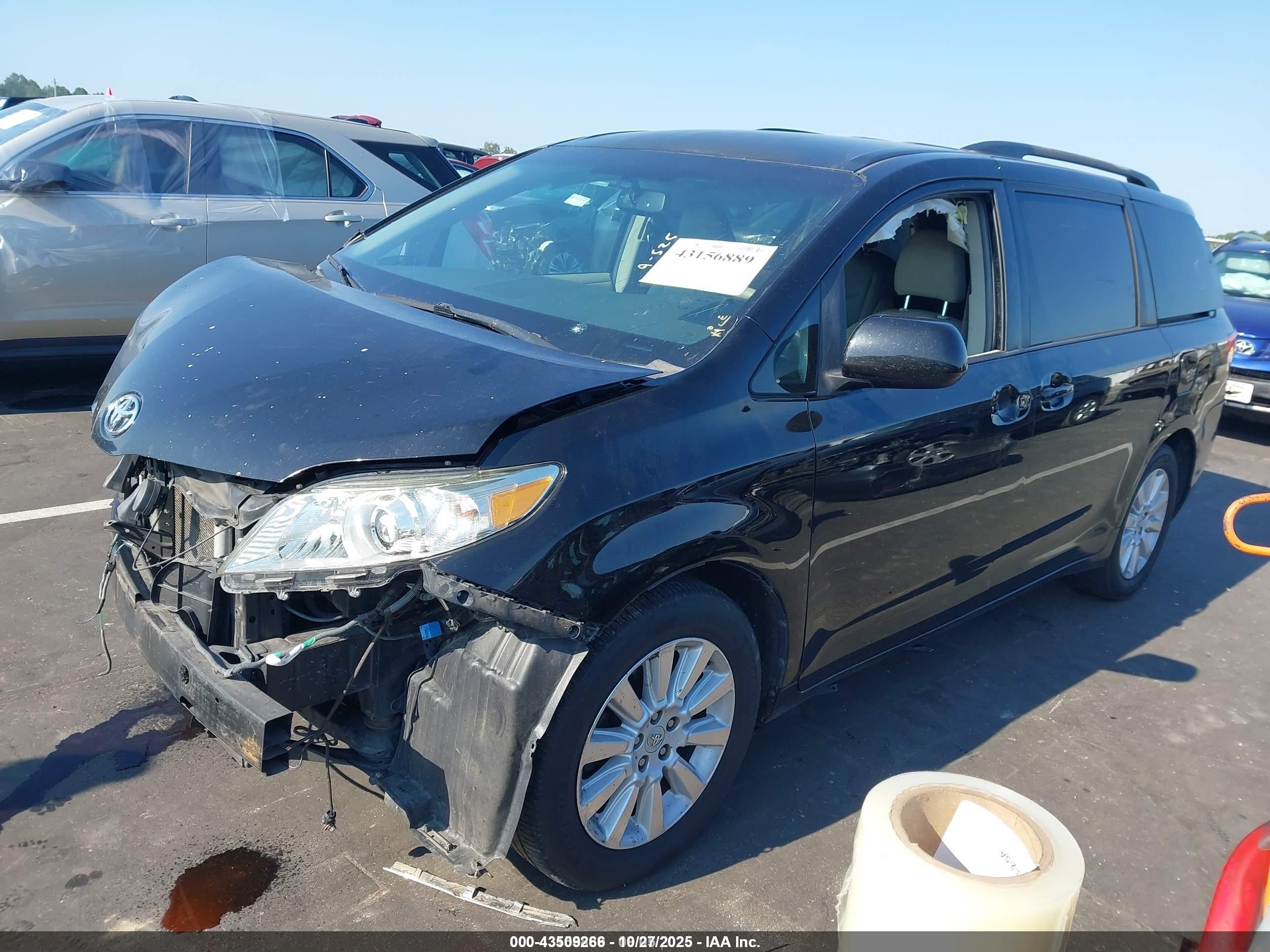 2012 Toyota Sienna Le 7 Passenger Black vin: 5TDJK3DC0CS038107