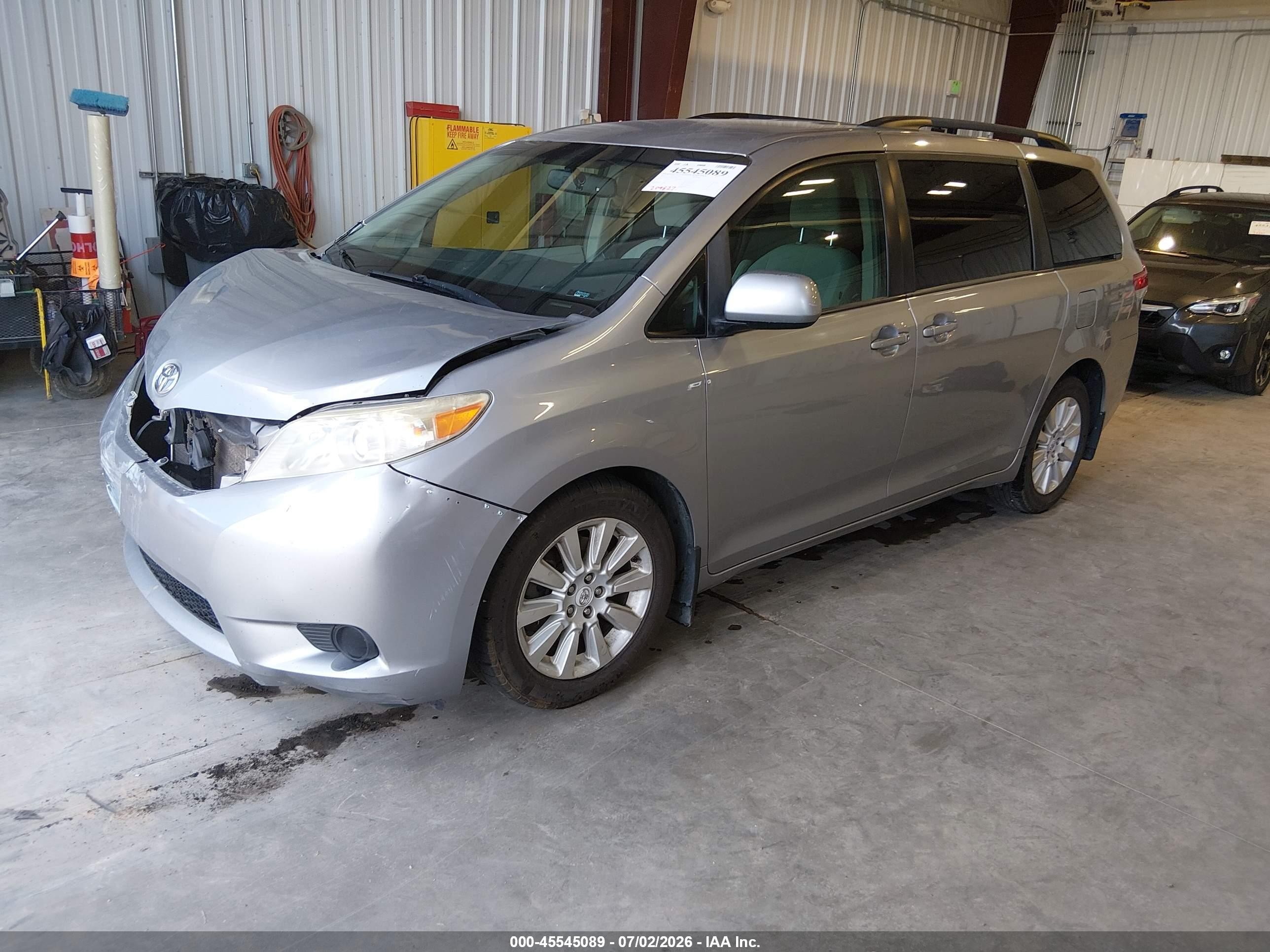 2012 Toyota Sienna Le 7 Passenger Silver vin: 5TDJK3DC0CS042867