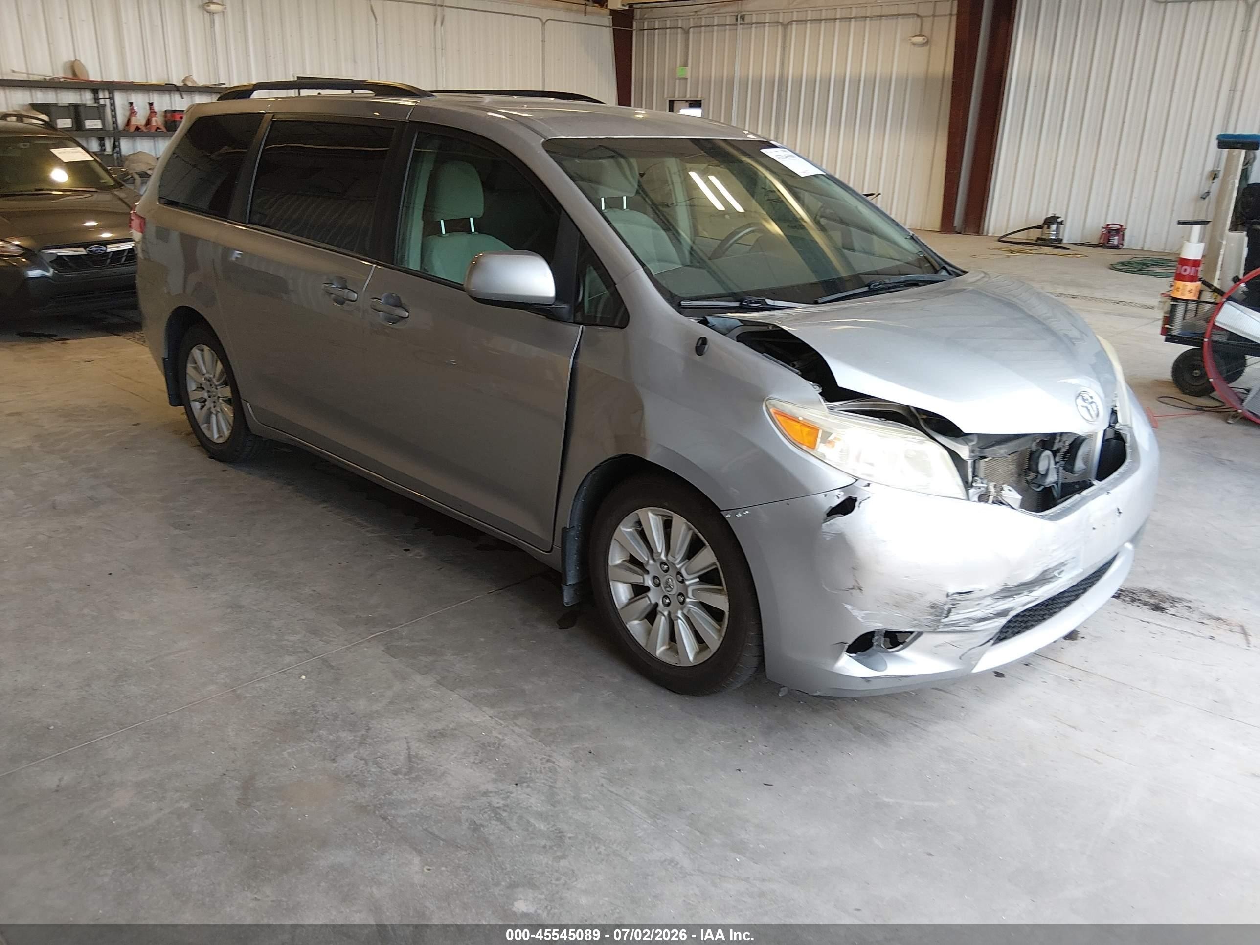 2012 Toyota Sienna Le 7 Passenger Silver vin: 5TDJK3DC0CS042867