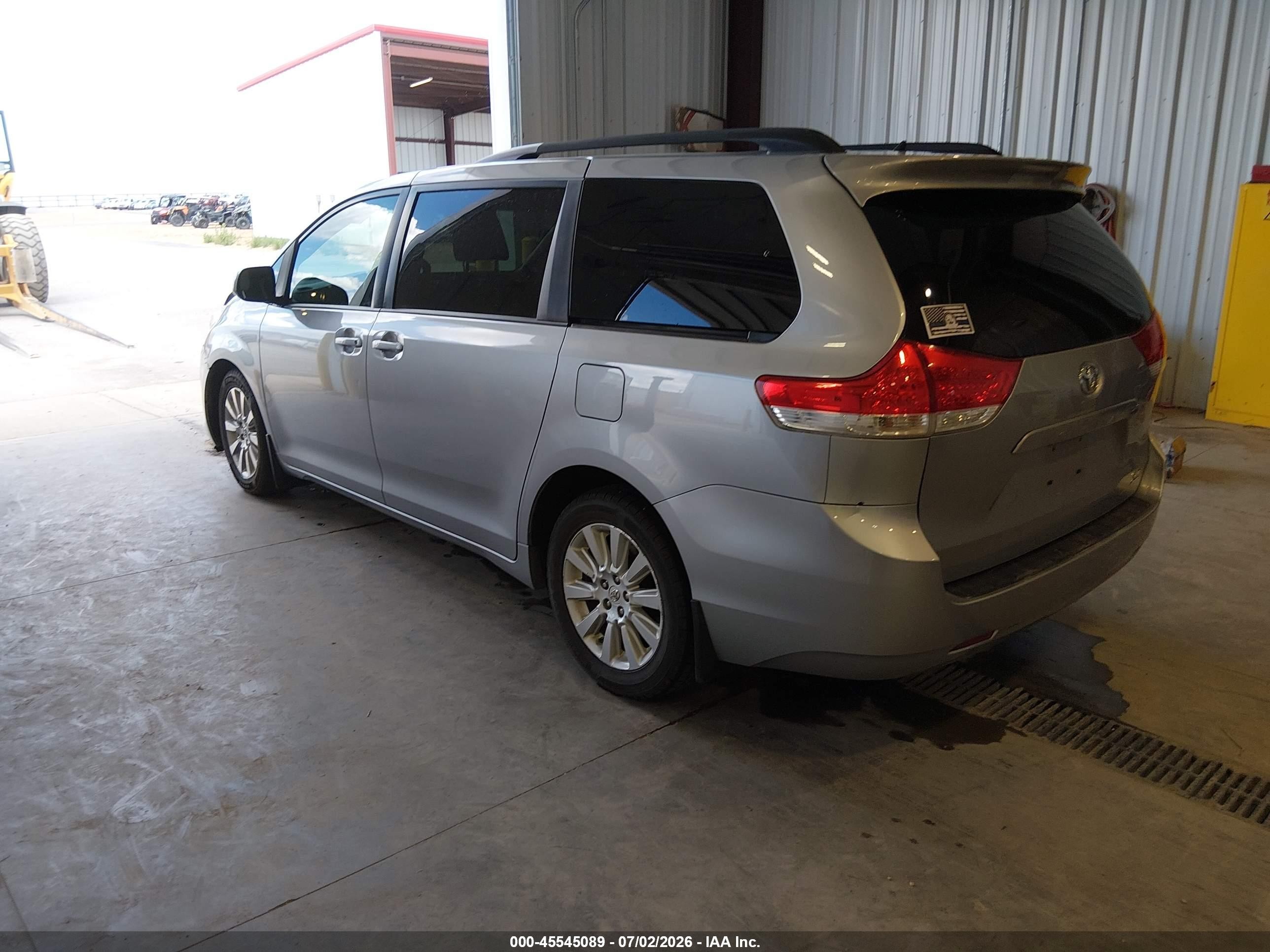 2012 Toyota Sienna Le 7 Passenger Silver vin: 5TDJK3DC0CS042867