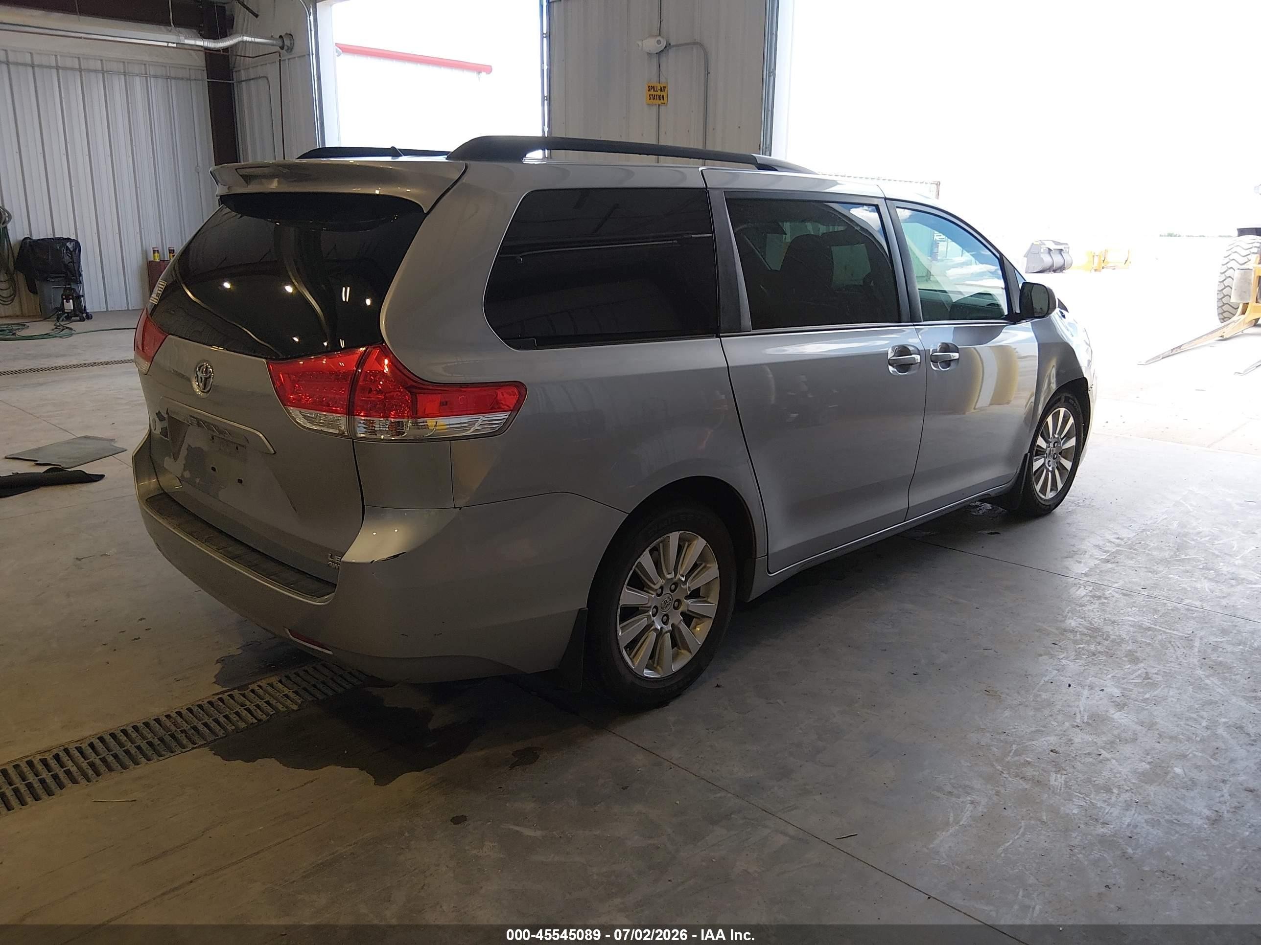 2012 Toyota Sienna Le 7 Passenger Silver vin: 5TDJK3DC0CS042867