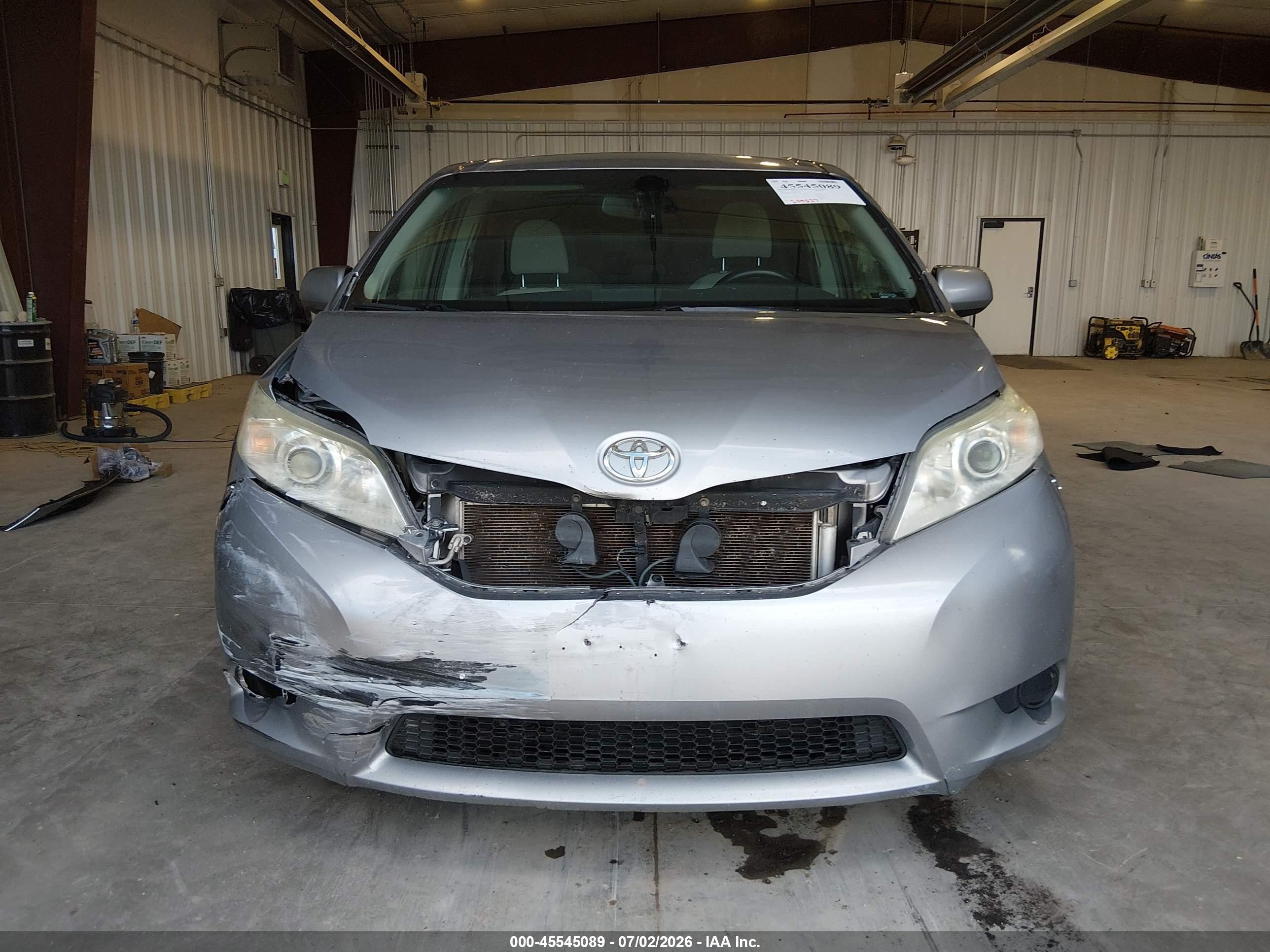 2012 Toyota Sienna Le 7 Passenger Silver vin: 5TDJK3DC0CS042867