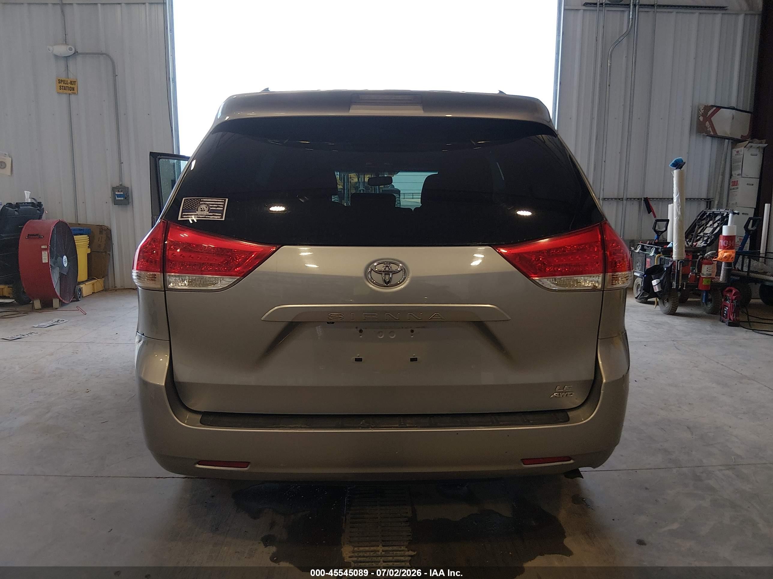 2012 Toyota Sienna Le 7 Passenger Silver vin: 5TDJK3DC0CS042867