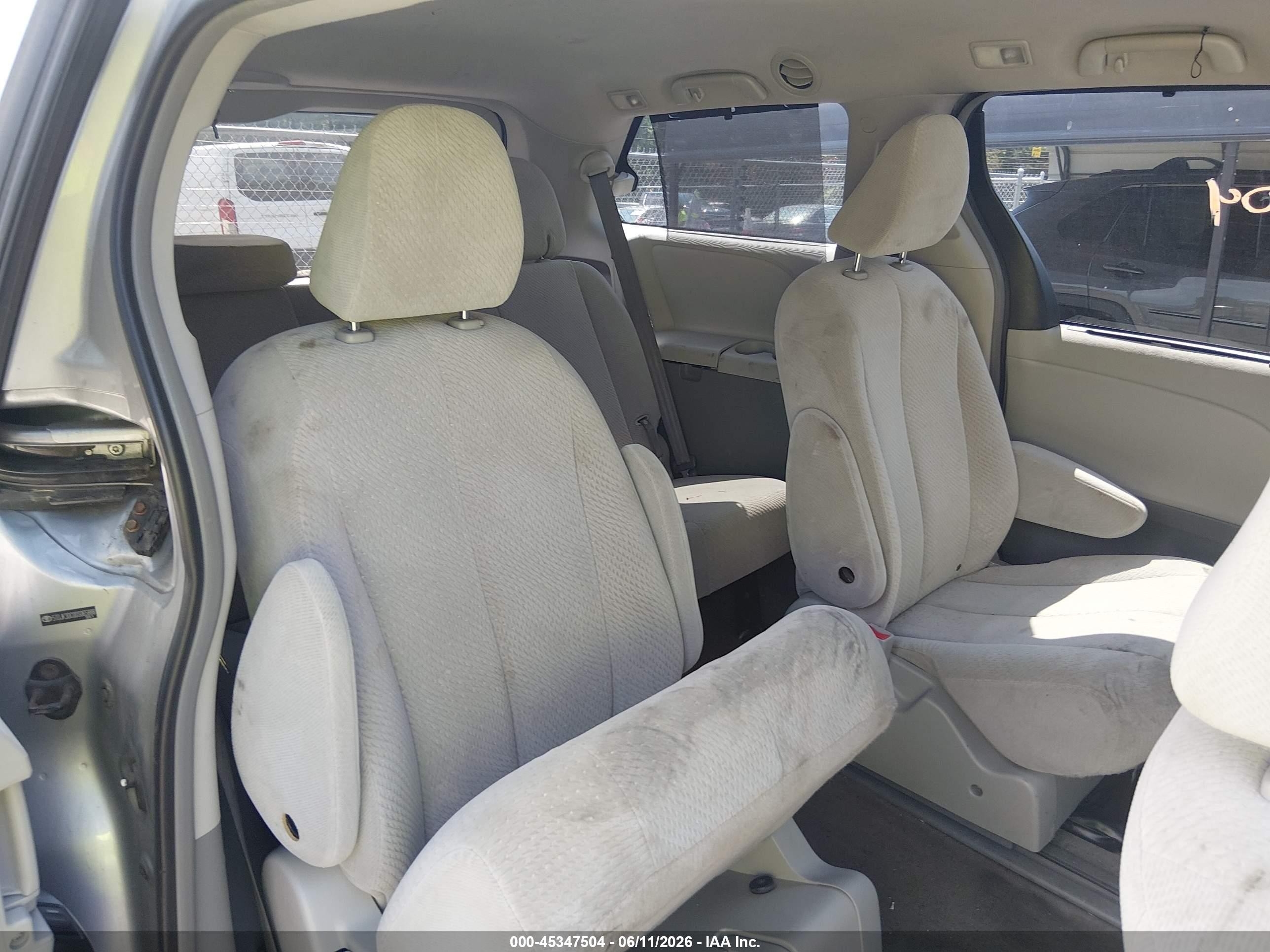 2013 Toyota Sienna Le 7 Passenger Gray vin: 5TDJK3DC0DS065888