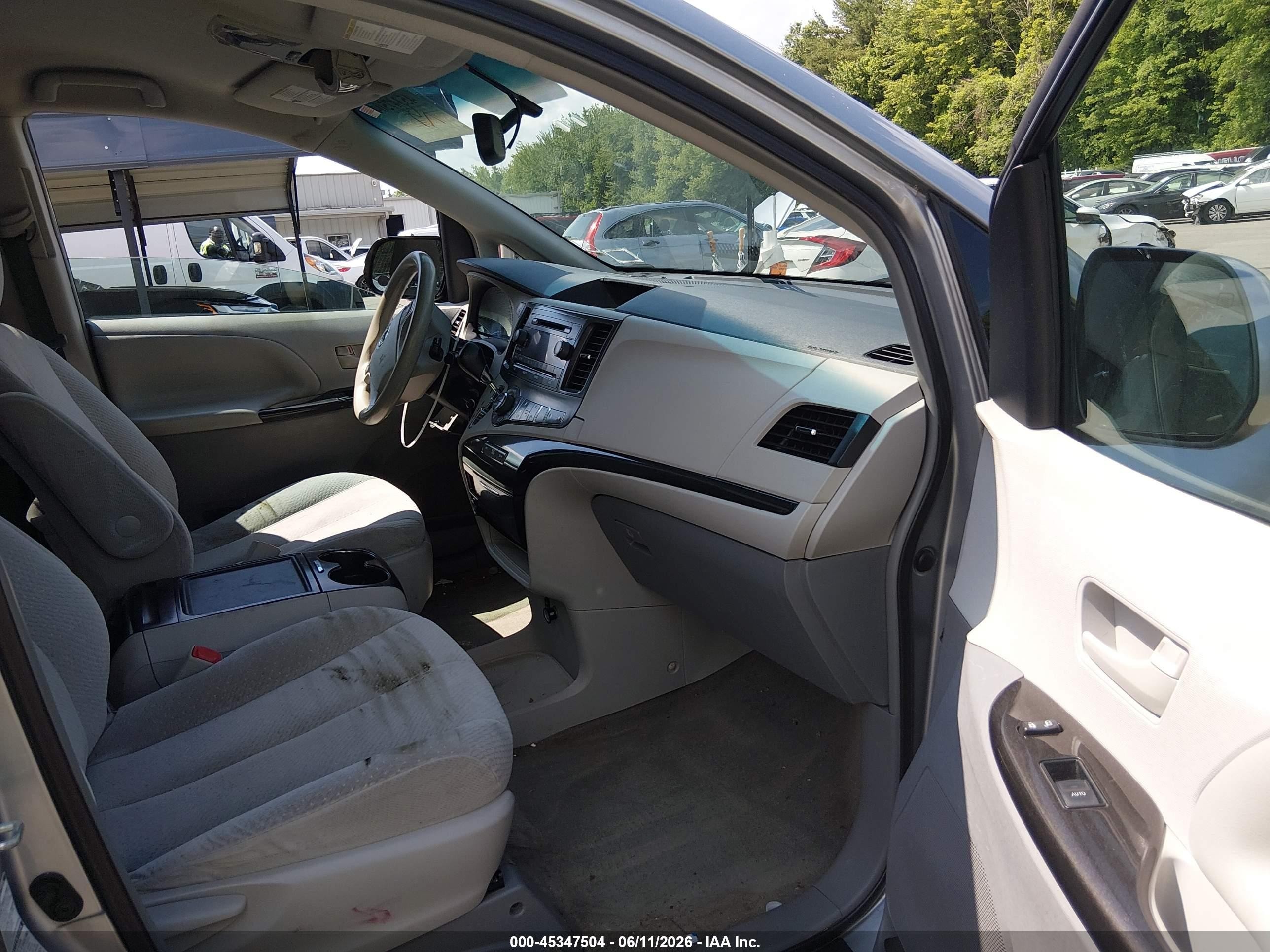2013 Toyota Sienna Le 7 Passenger Gray vin: 5TDJK3DC0DS065888