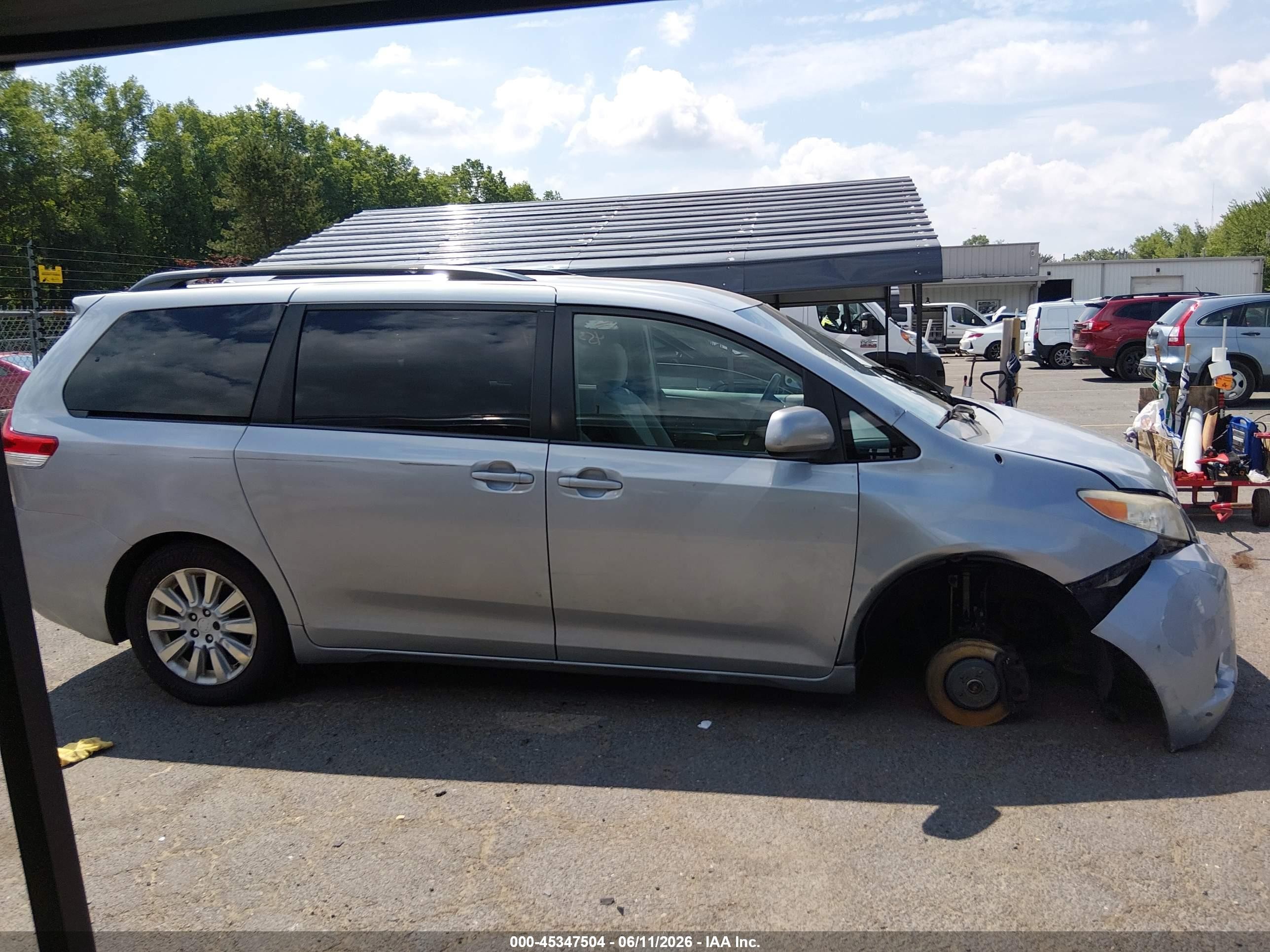 2013 Toyota Sienna Le 7 Passenger Gray vin: 5TDJK3DC0DS065888
