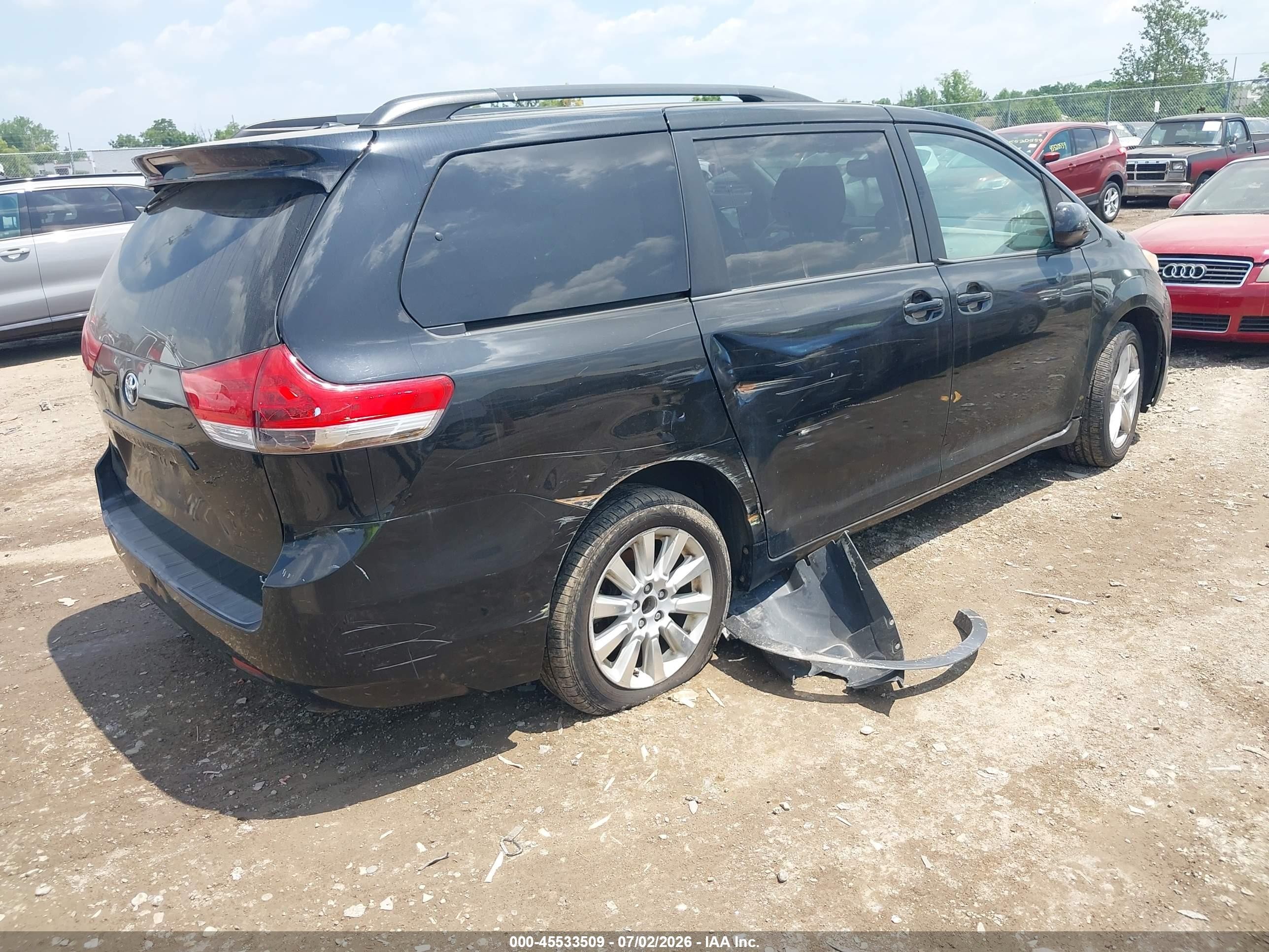 2013 Toyota Sienna Le 7 Passenger Black vin: 5TDJK3DC0DS066300