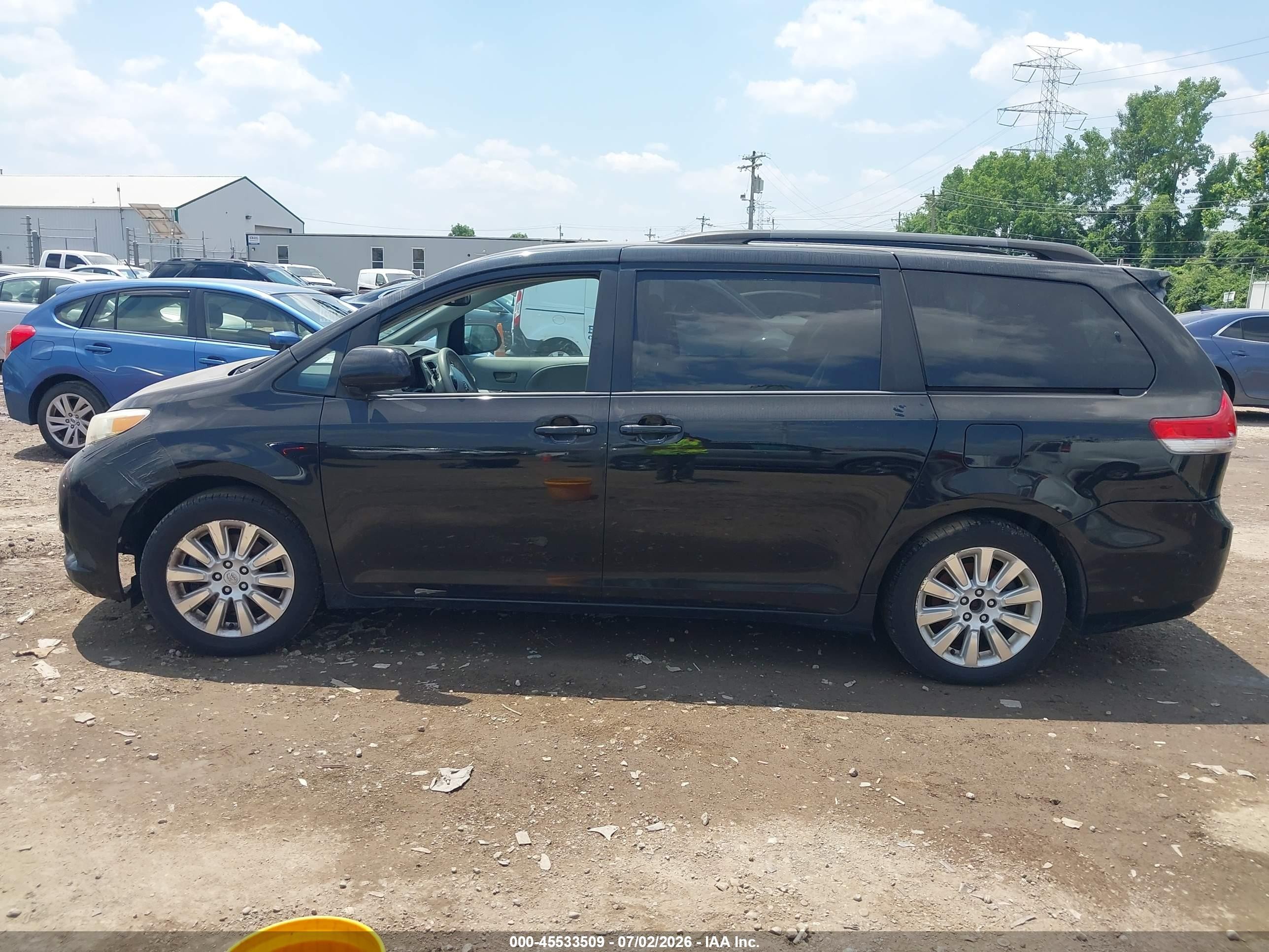 2013 Toyota Sienna Le 7 Passenger Black vin: 5TDJK3DC0DS066300