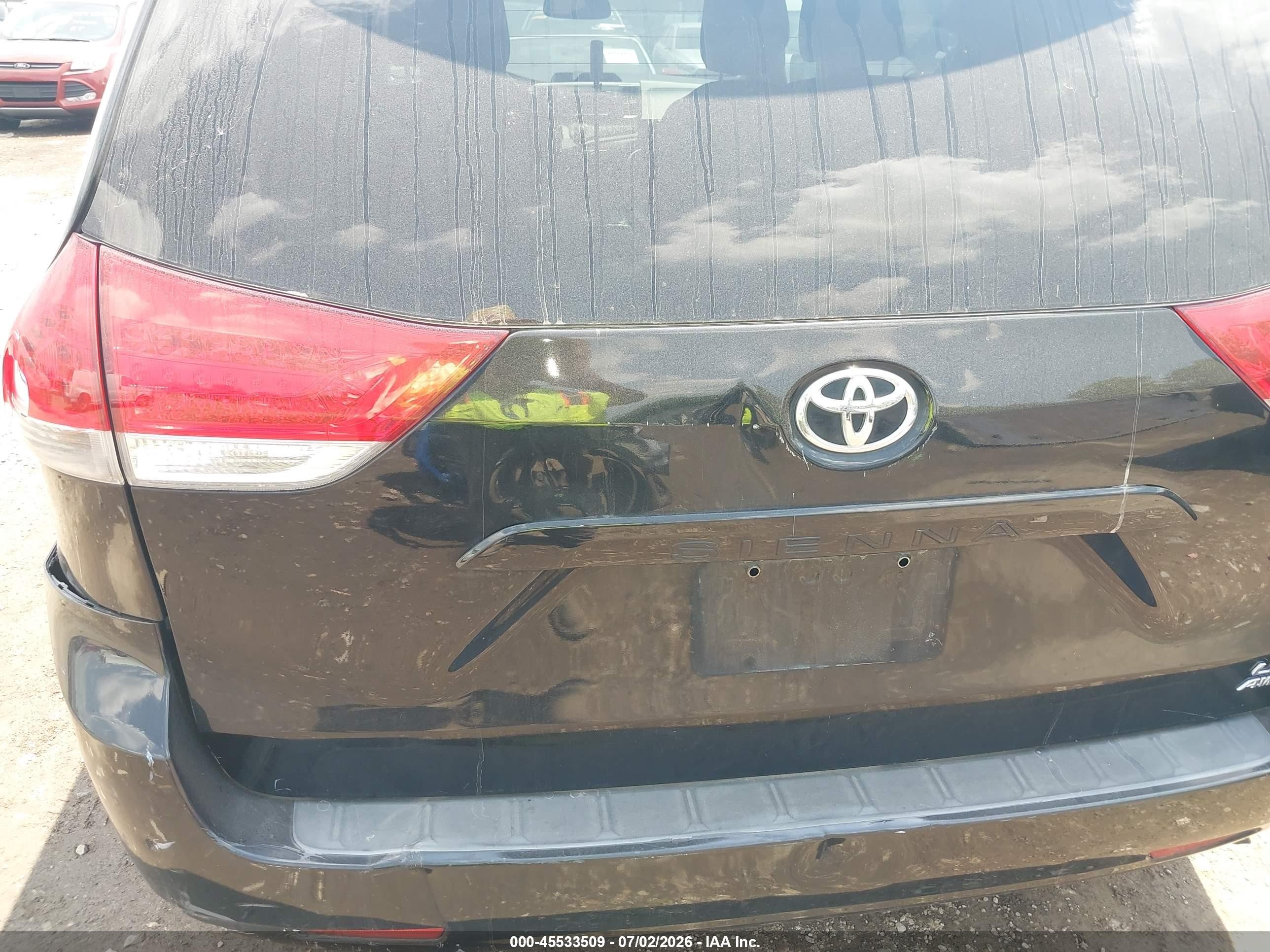2013 Toyota Sienna Le 7 Passenger Black vin: 5TDJK3DC0DS066300