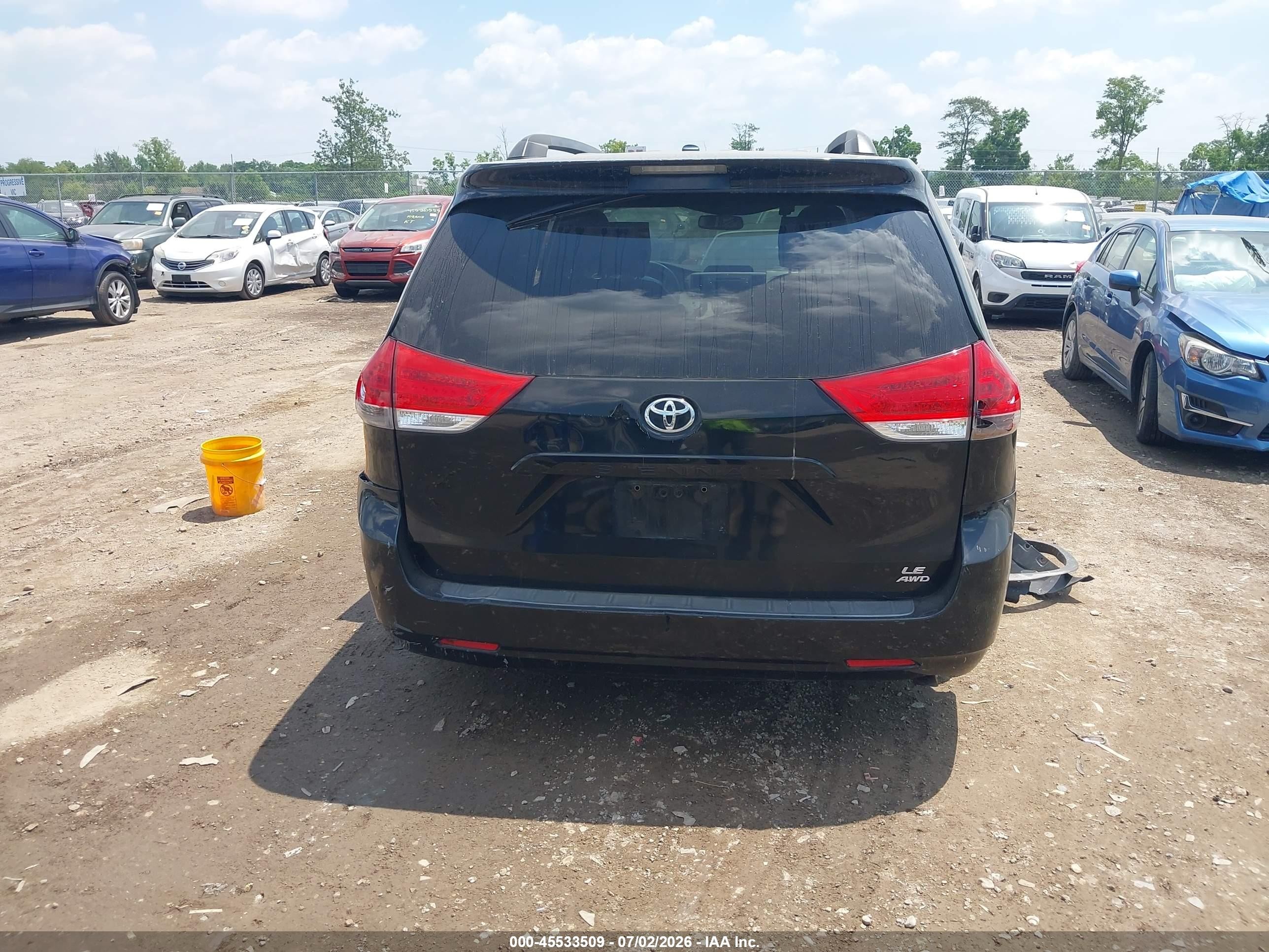 2013 Toyota Sienna Le 7 Passenger Black vin: 5TDJK3DC0DS066300