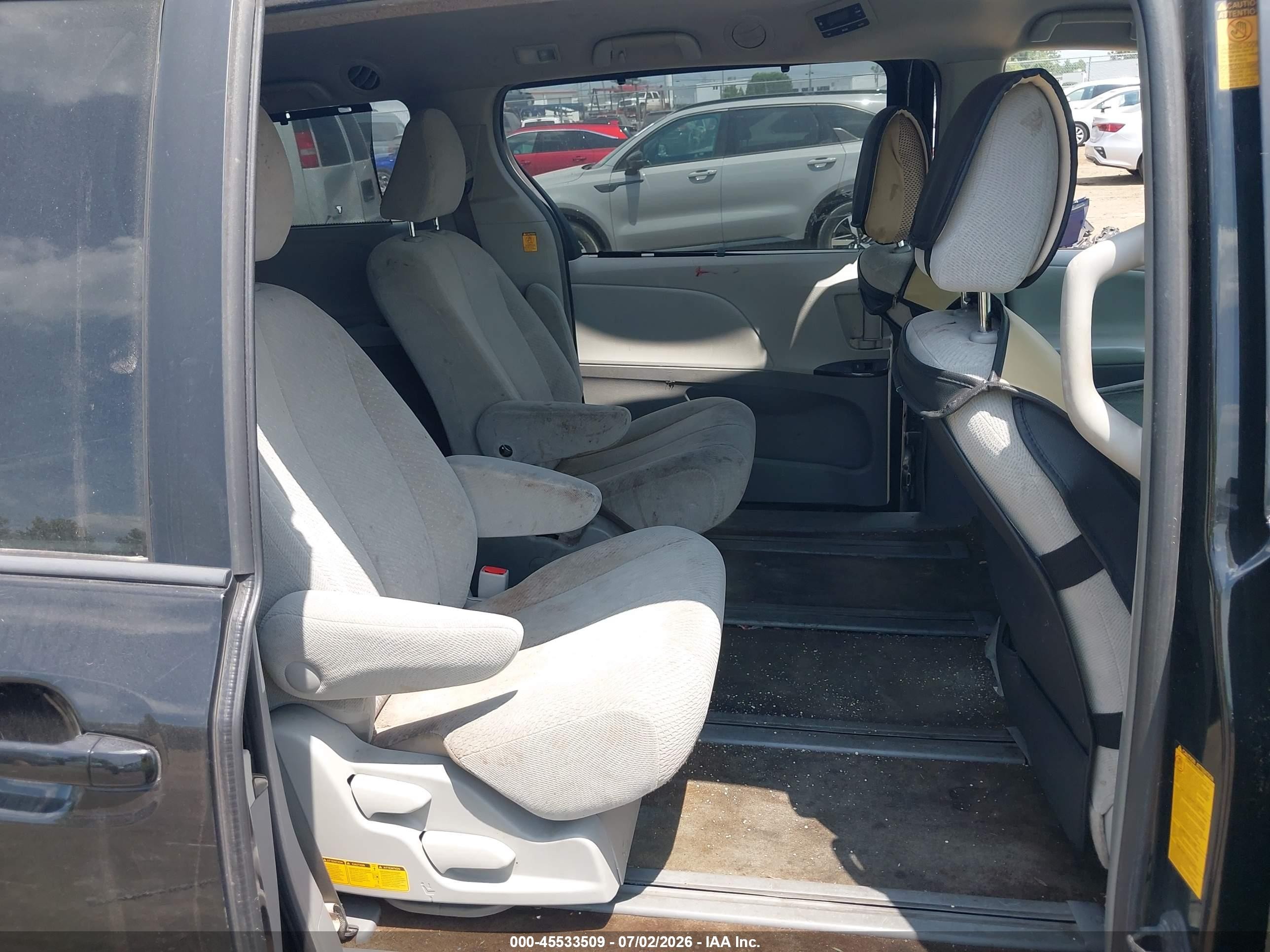 2013 Toyota Sienna Le 7 Passenger Black vin: 5TDJK3DC0DS066300