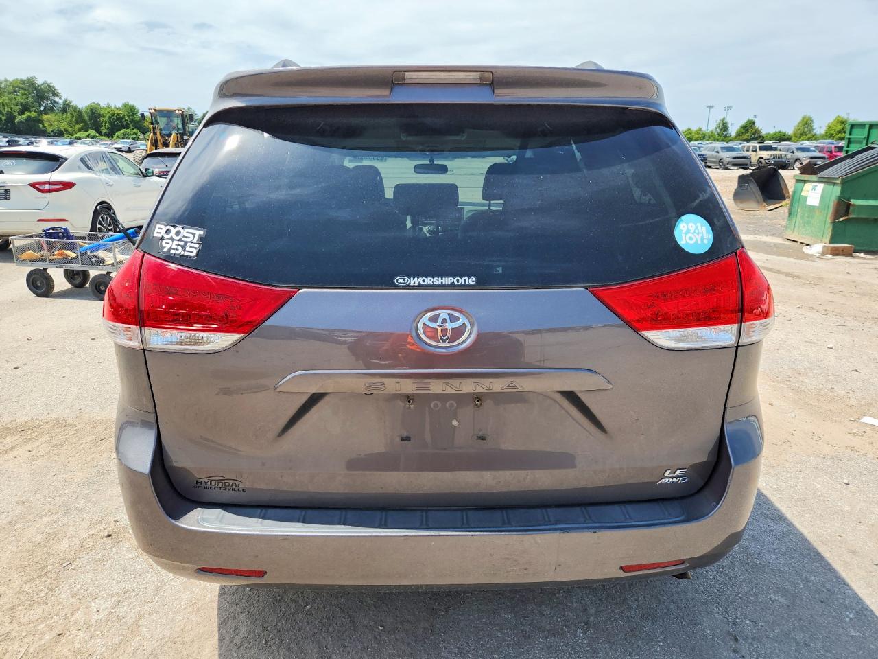2014 Toyota Sienna Le Gray vin: 5TDJK3DC0ES087102