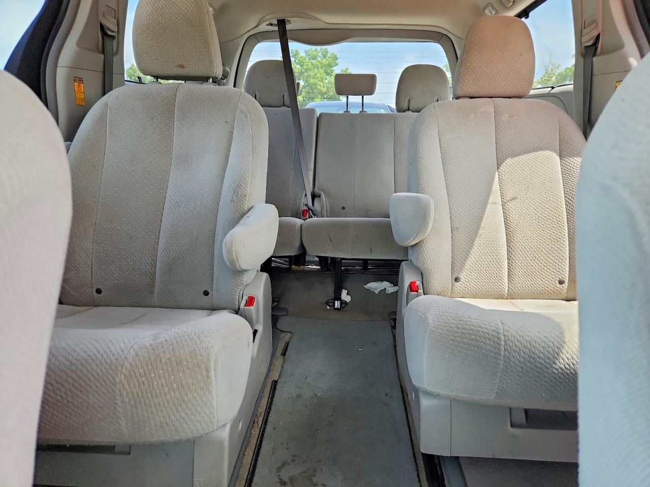 2014 Toyota Sienna Le Gray vin: 5TDJK3DC0ES087102