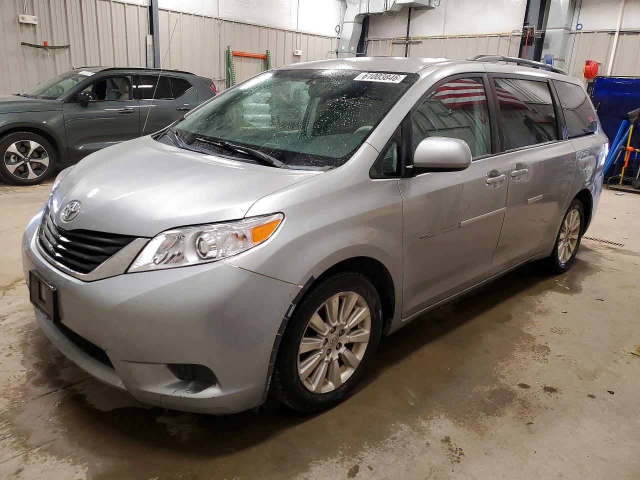 2011 Toyota Sienna Le Silver vin: 5TDJK3DC1BS014512