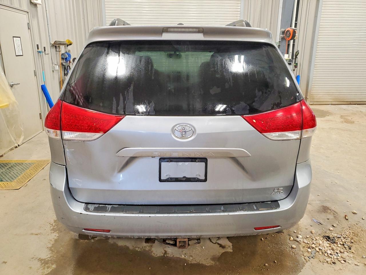 2011 Toyota Sienna Le Silver vin: 5TDJK3DC1BS014512