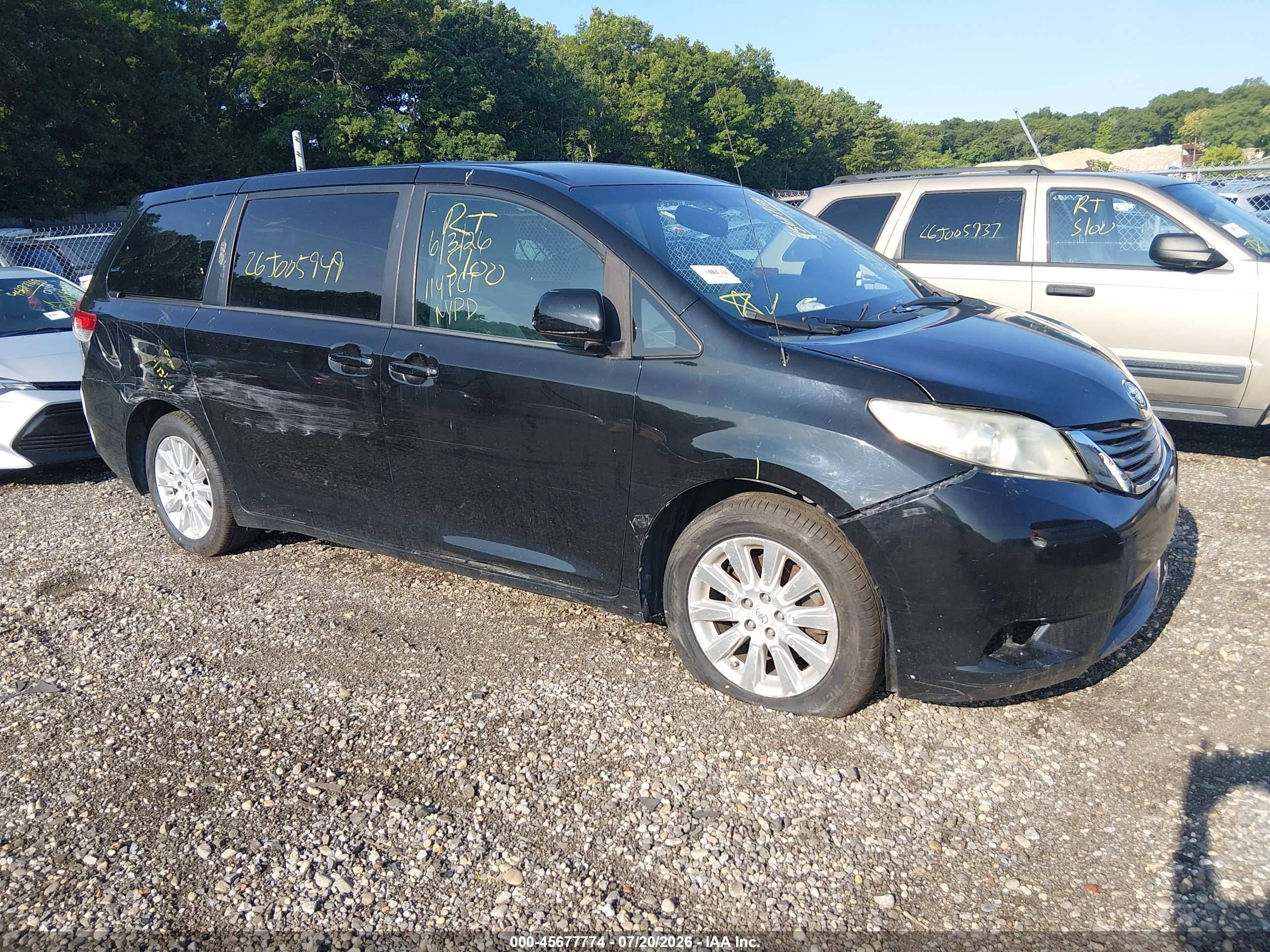 2011 Toyota Sienna Le Black vin: 5TDJK3DC1BS021802