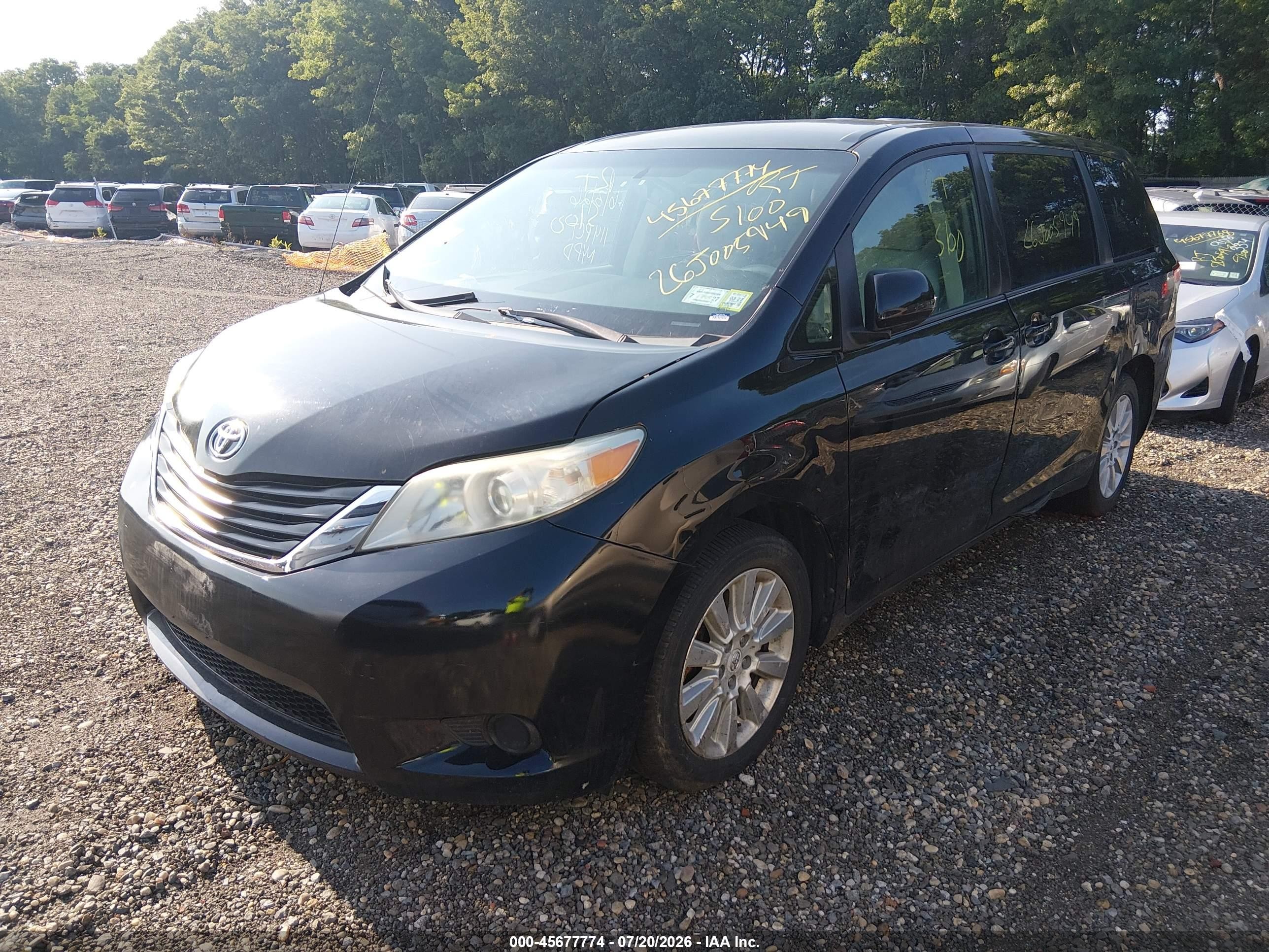 2011 Toyota Sienna Le Black vin: 5TDJK3DC1BS021802