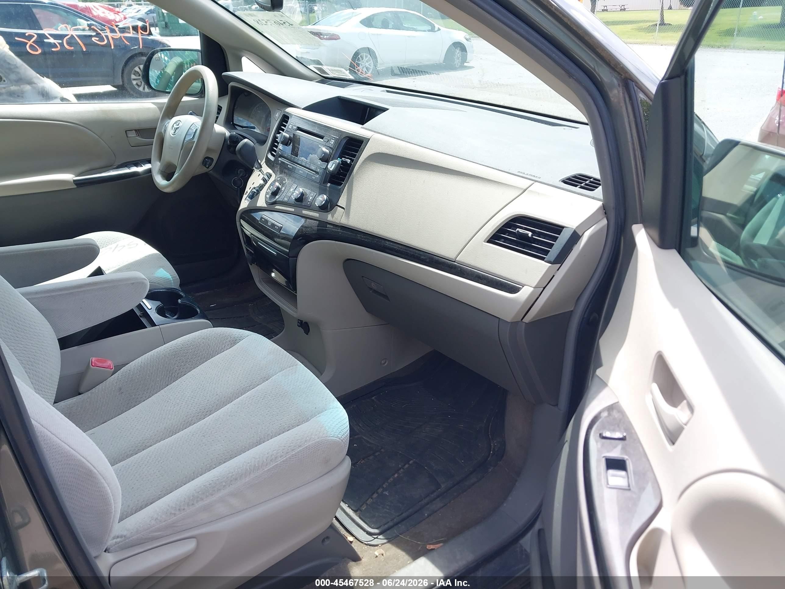 2012 Toyota Sienna Le 7 Passenger Gray vin: 5TDJK3DC1CS031487