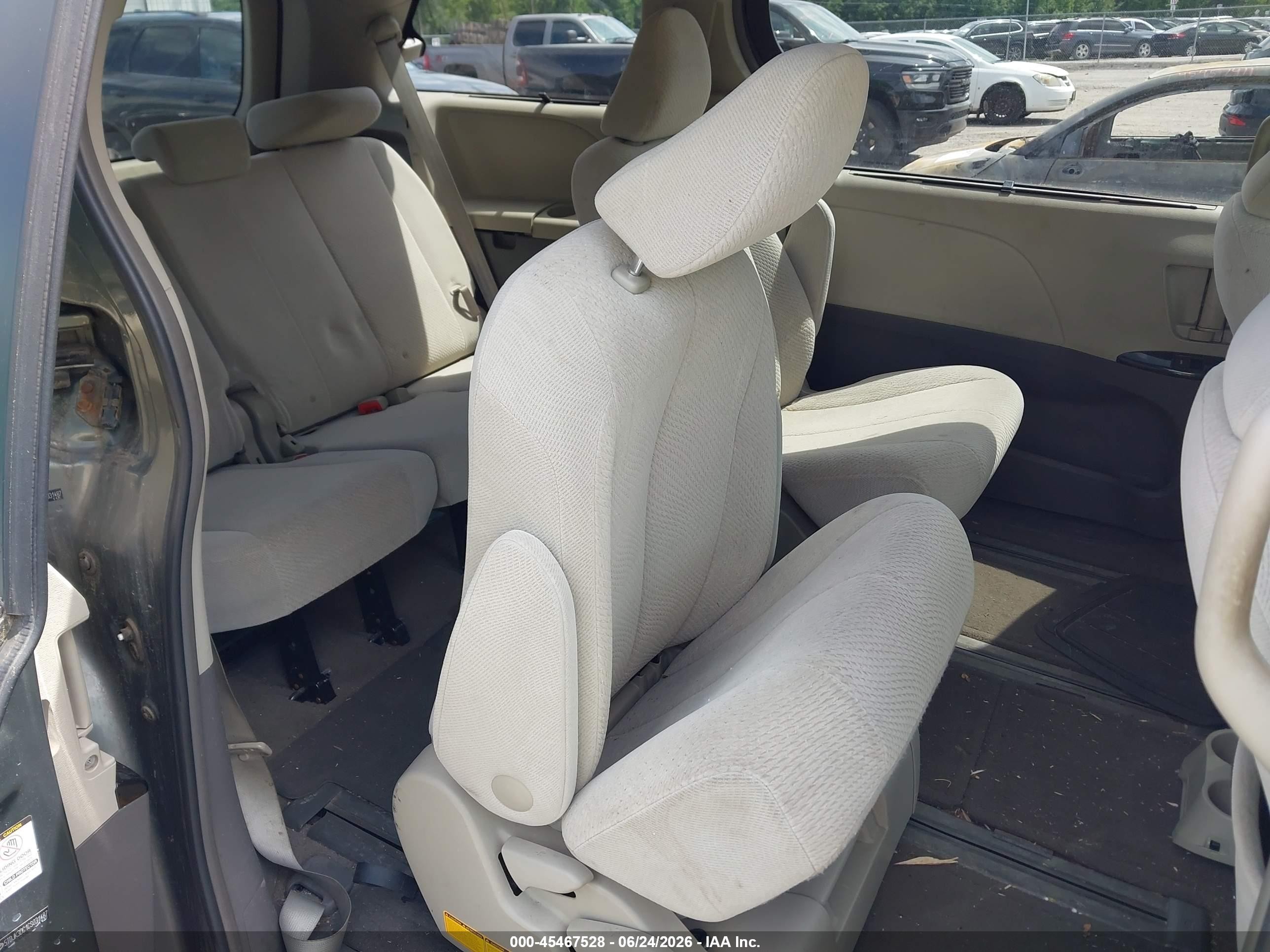 2012 Toyota Sienna Le 7 Passenger Gray vin: 5TDJK3DC1CS031487