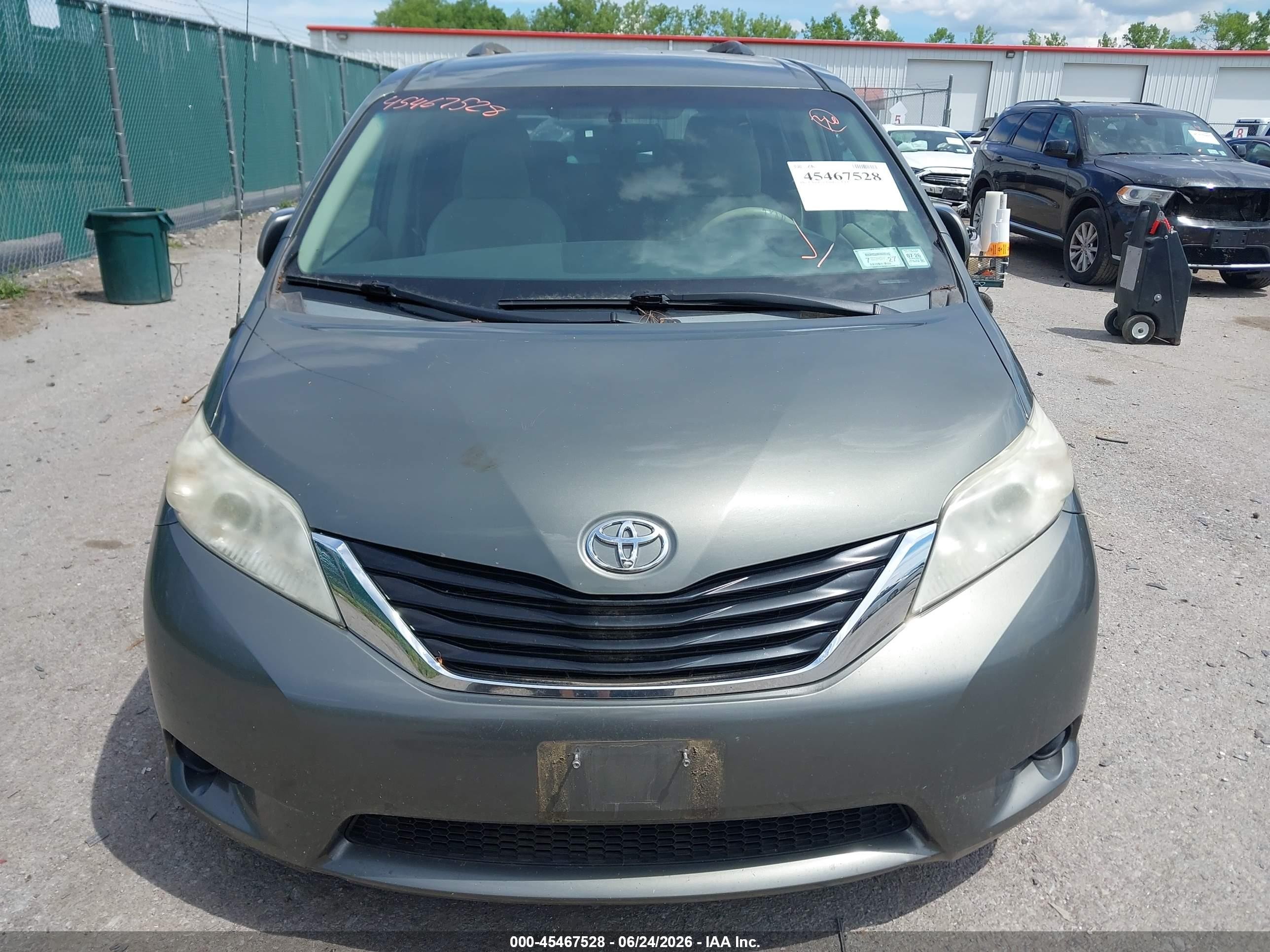 2012 Toyota Sienna Le 7 Passenger Gray vin: 5TDJK3DC1CS031487
