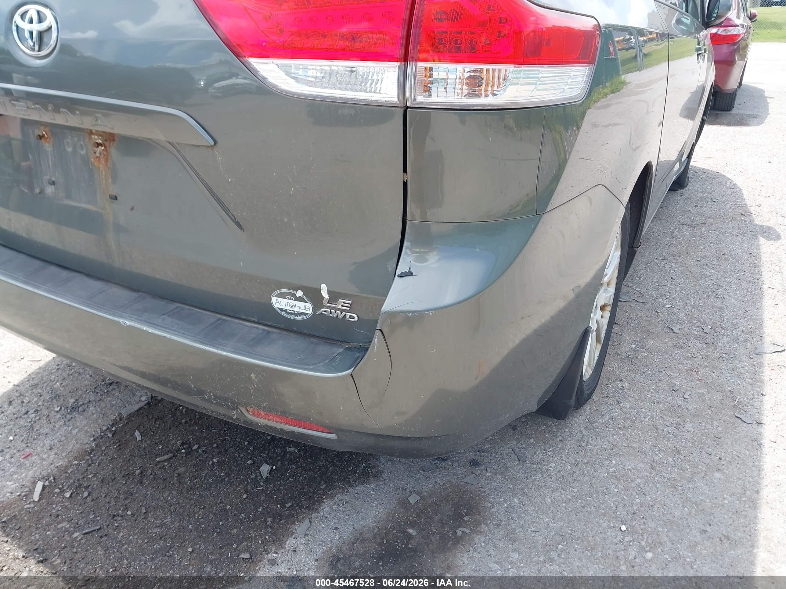 2012 Toyota Sienna Le 7 Passenger Gray vin: 5TDJK3DC1CS031487