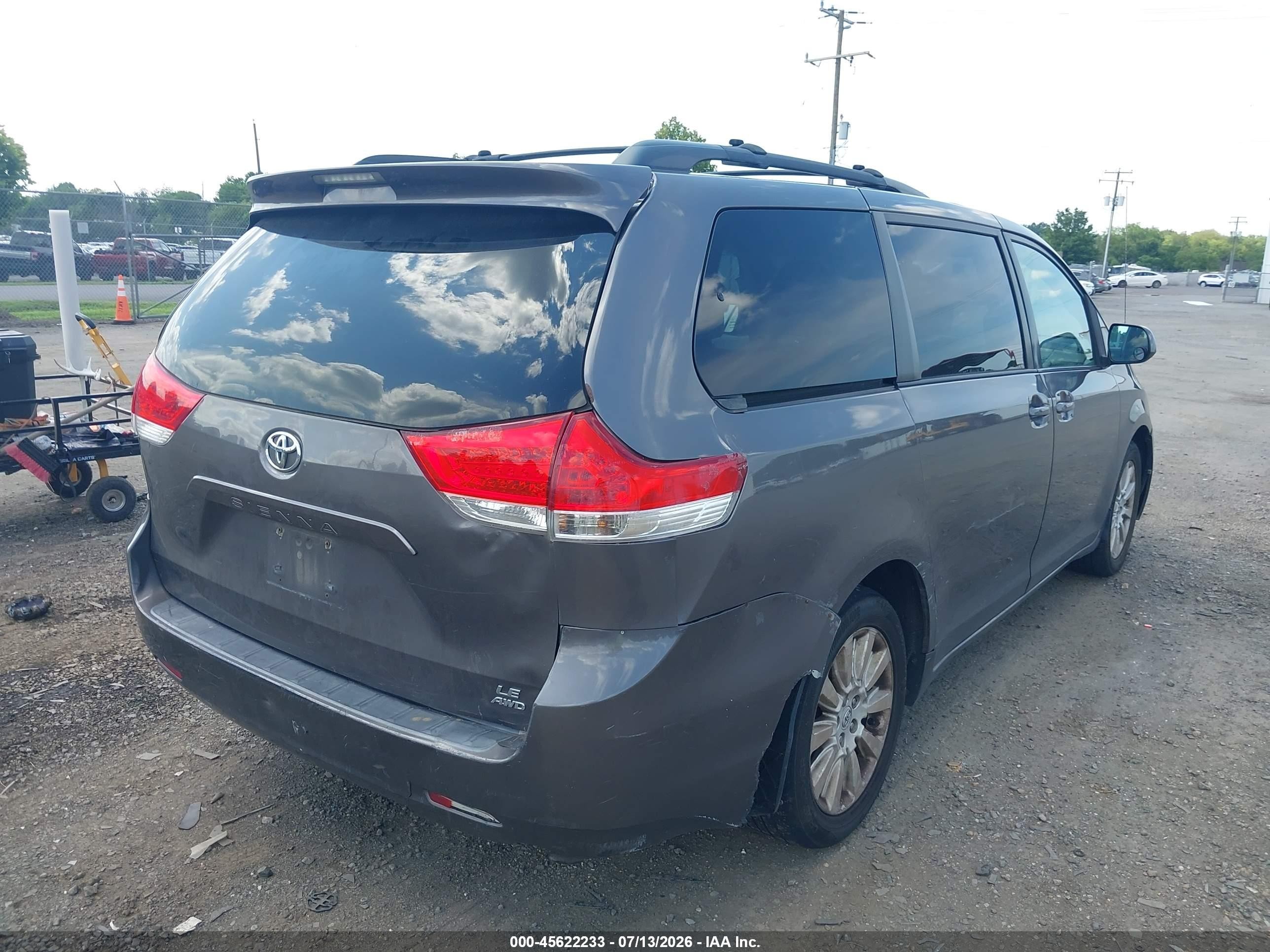 2012 Toyota Sienna Le 7 Passenger Gray vin: 5TDJK3DC1CS034633