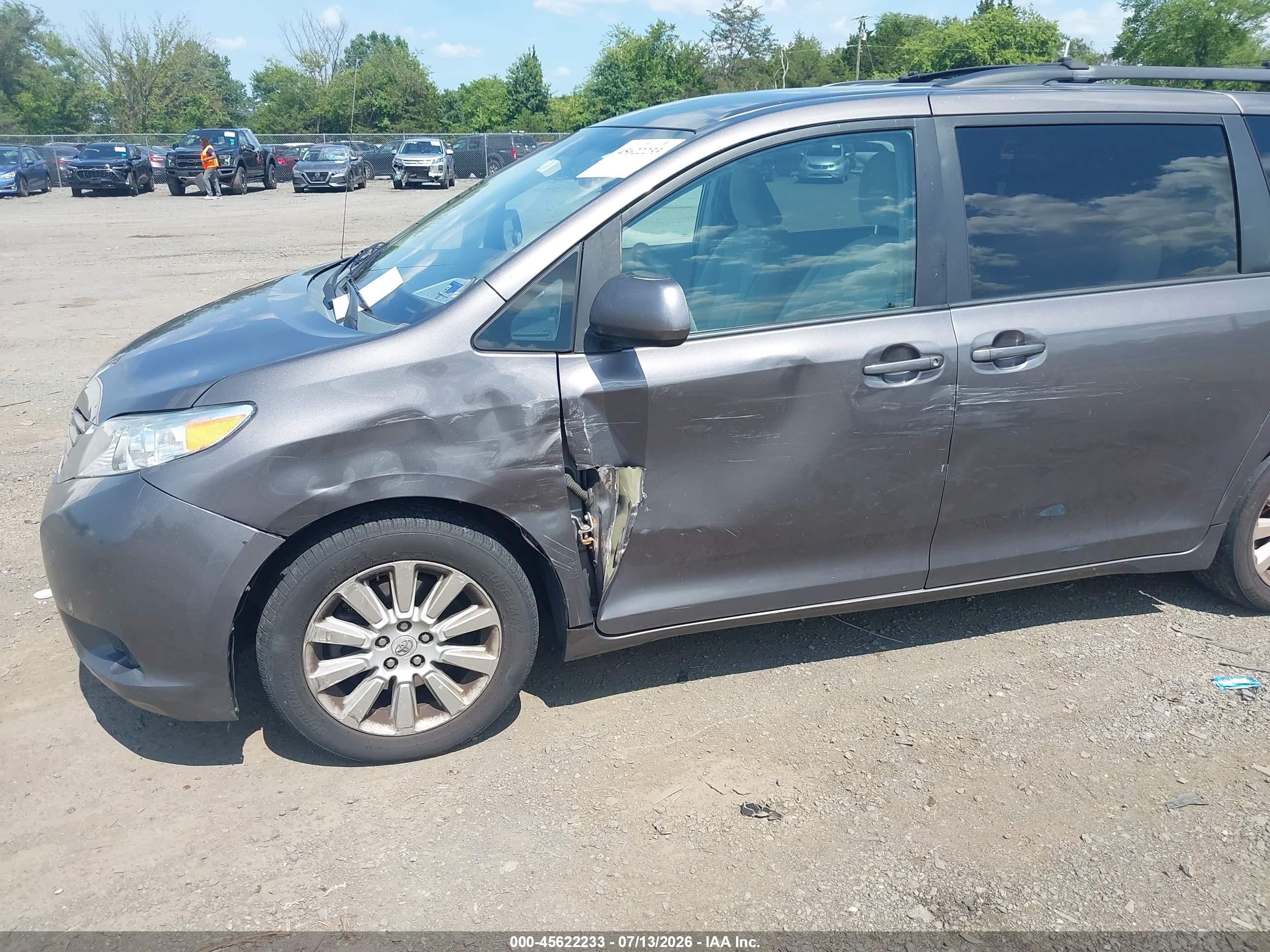 2012 Toyota Sienna Le 7 Passenger Gray vin: 5TDJK3DC1CS034633