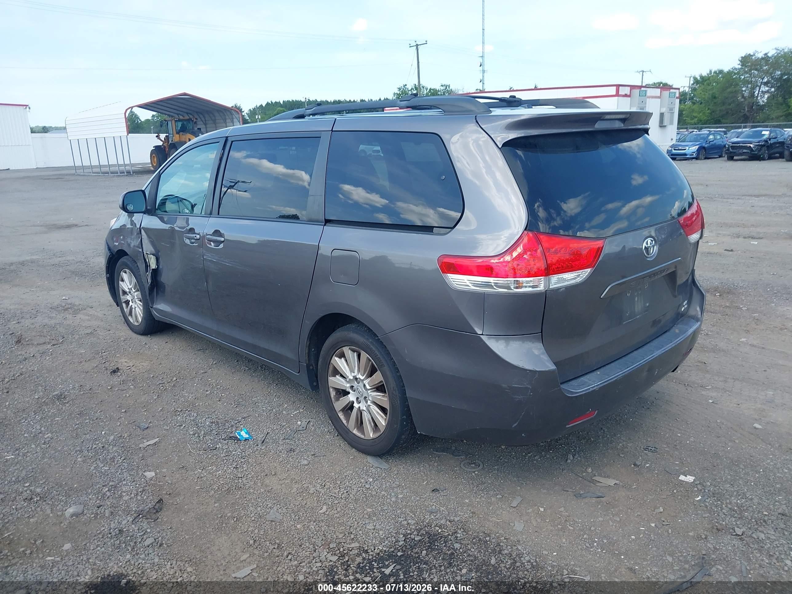 2012 Toyota Sienna Le 7 Passenger Gray vin: 5TDJK3DC1CS034633