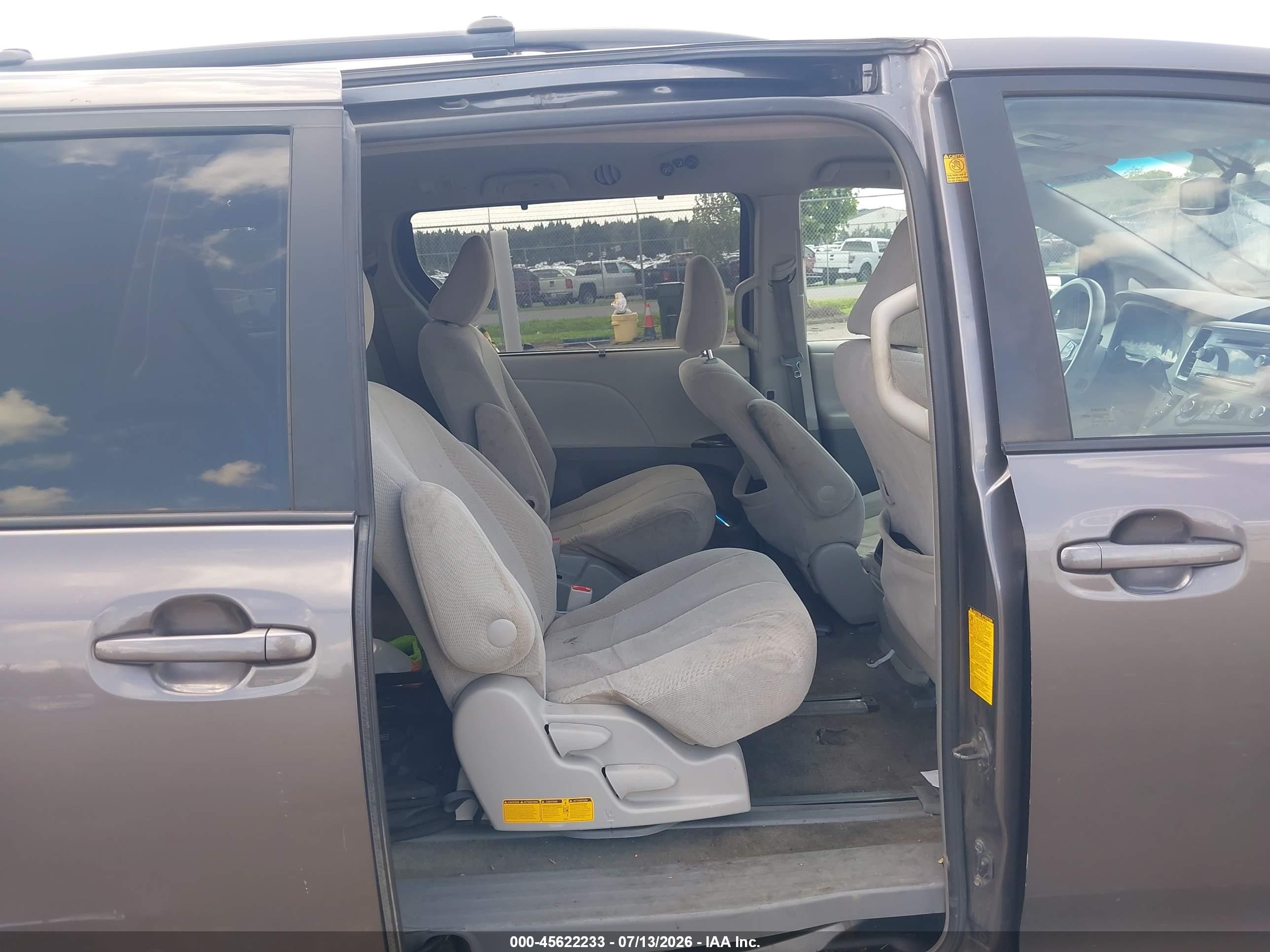 2012 Toyota Sienna Le 7 Passenger Gray vin: 5TDJK3DC1CS034633
