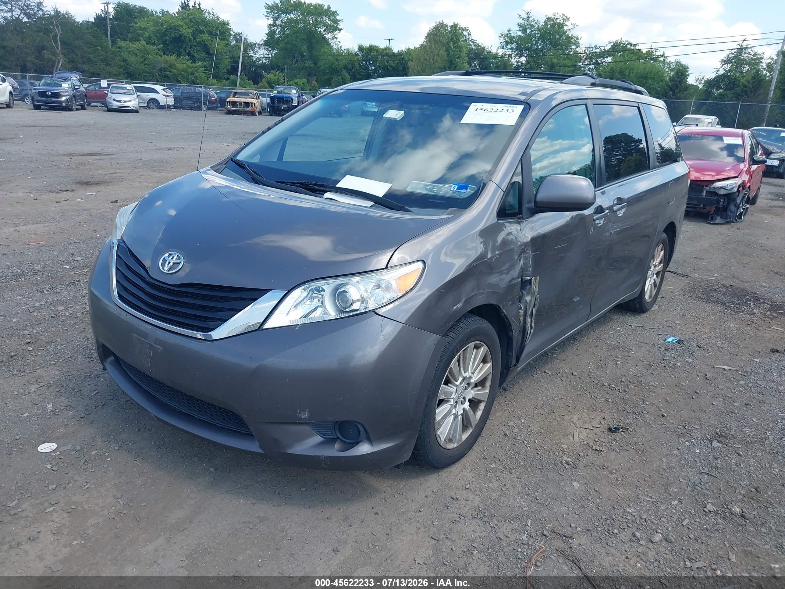 2012 Toyota Sienna Le 7 Passenger Gray vin: 5TDJK3DC1CS034633